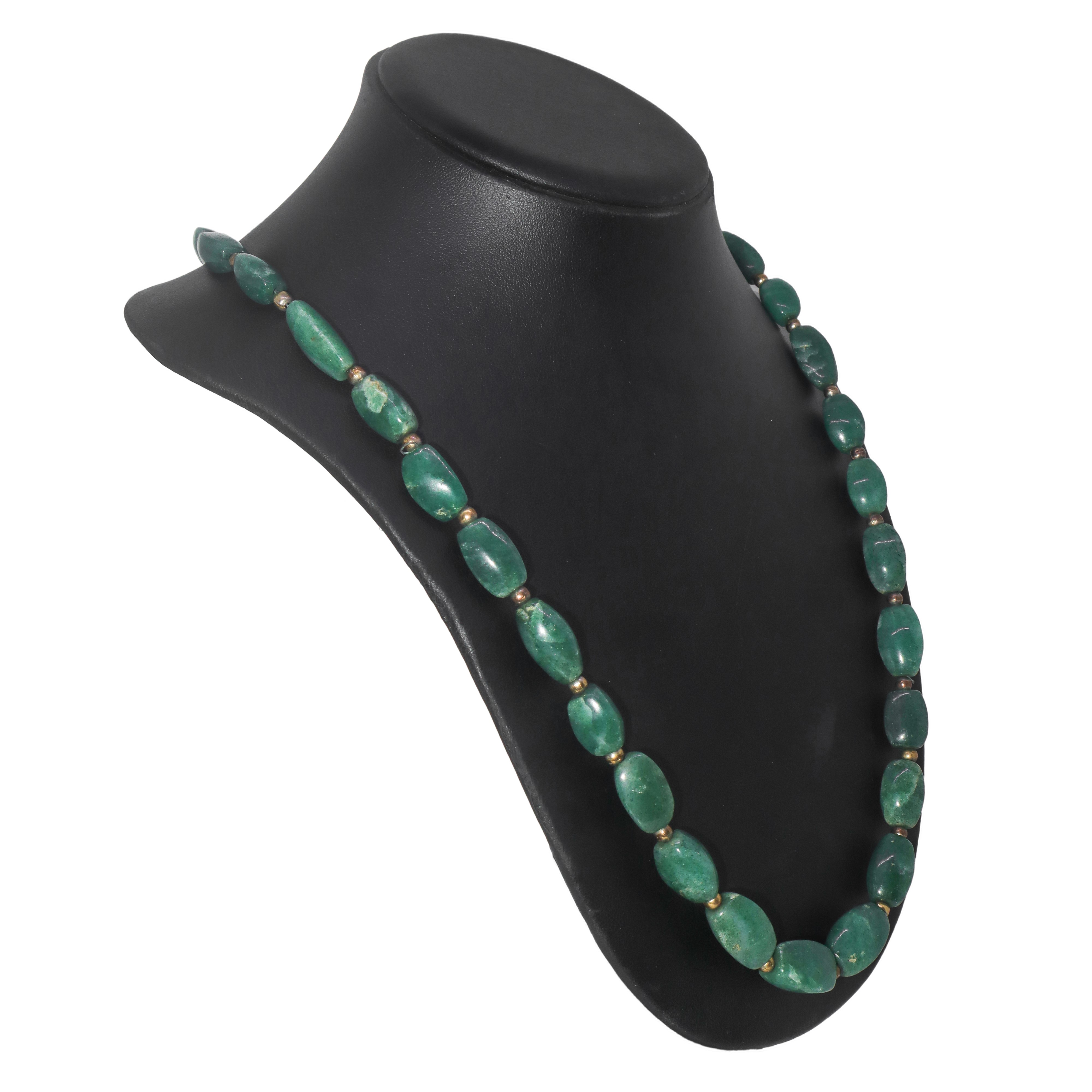 Collana in avventurina e piccole perline metalliche