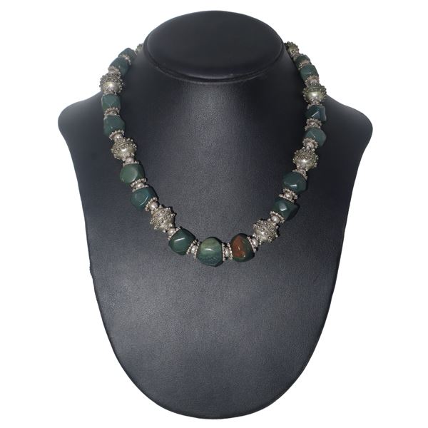 Dragon blood jade necklace with dotted elements