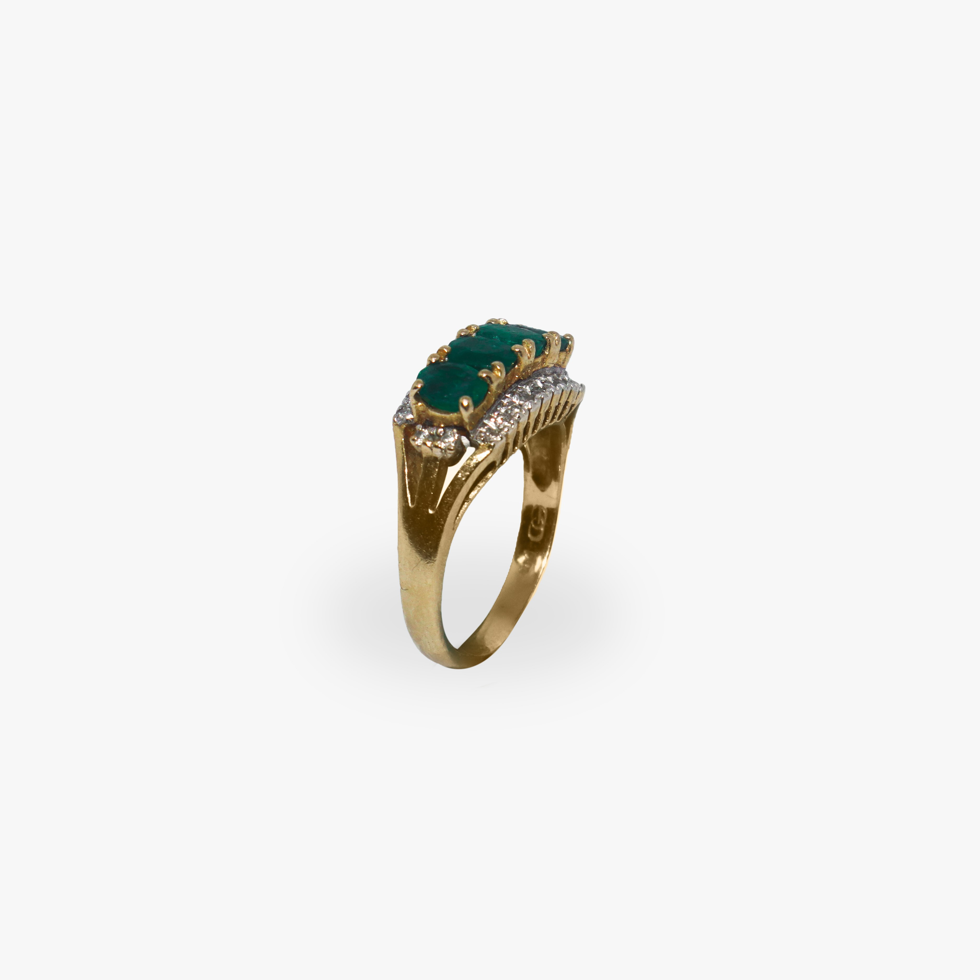 Anello in Oro con Pietre Verdi