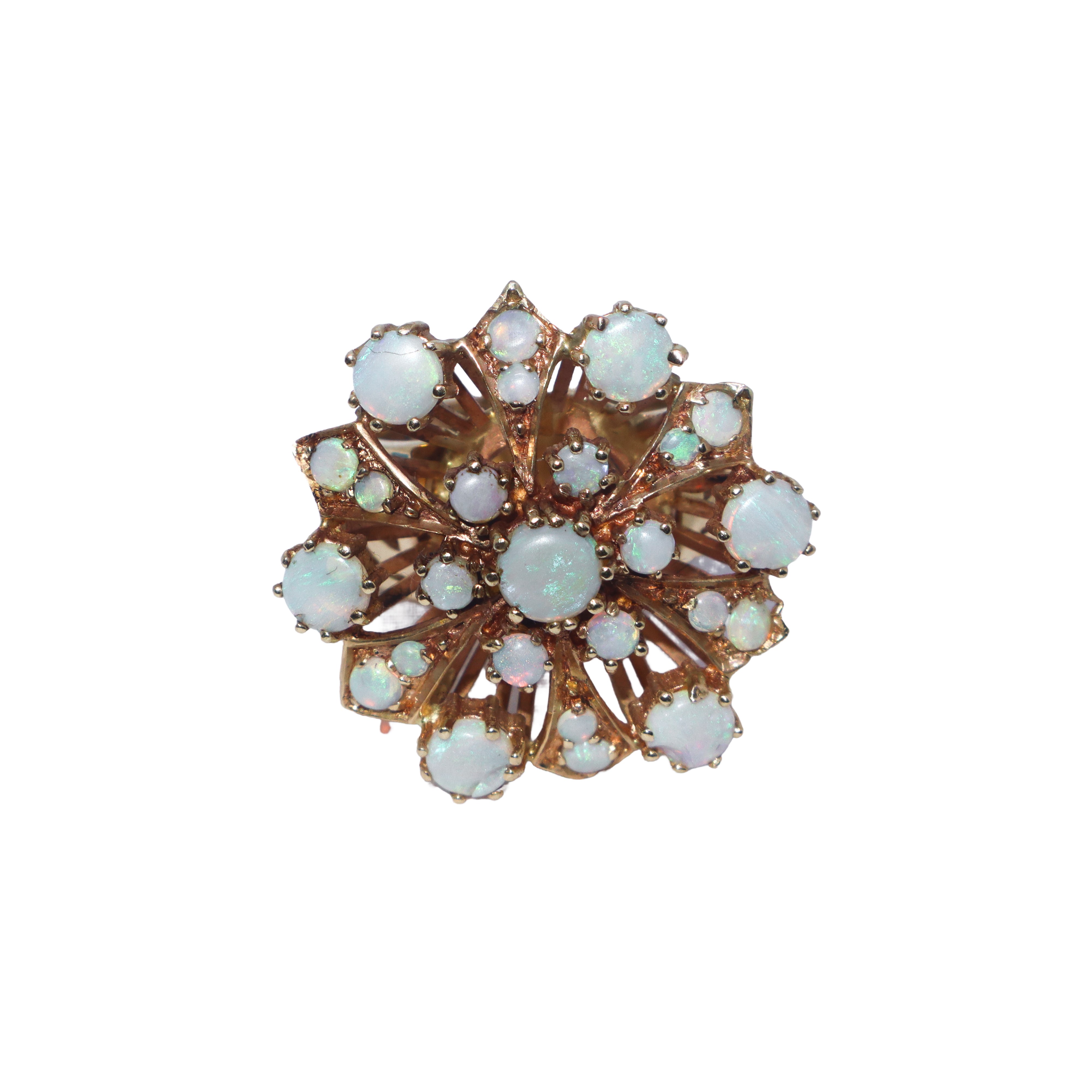 Anello in oro 14 kt a motivo floreale con opali cabochon rotondi