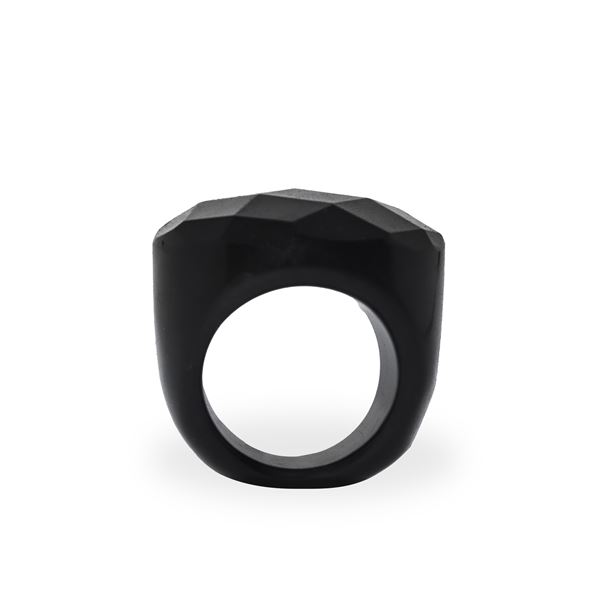 Black glass paste ring with faceted front