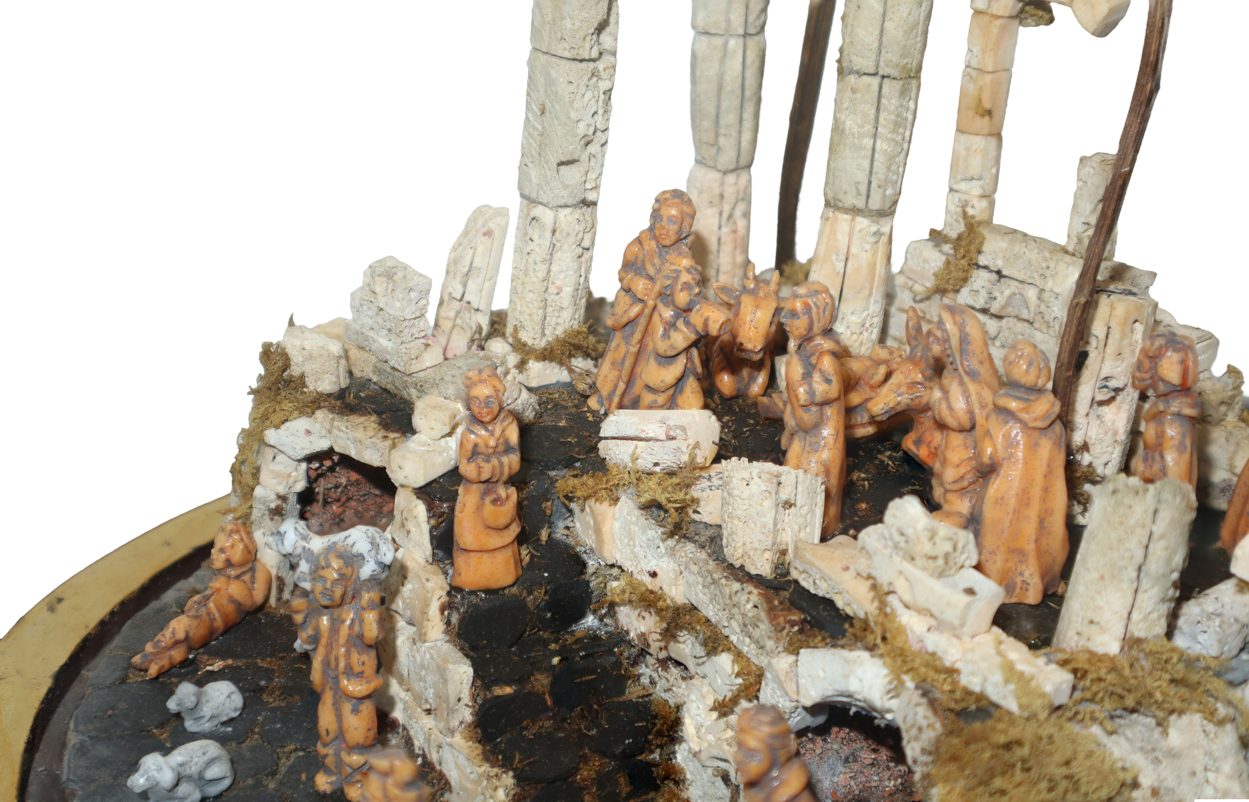 Presepe in corallo rosa in teca di vetro