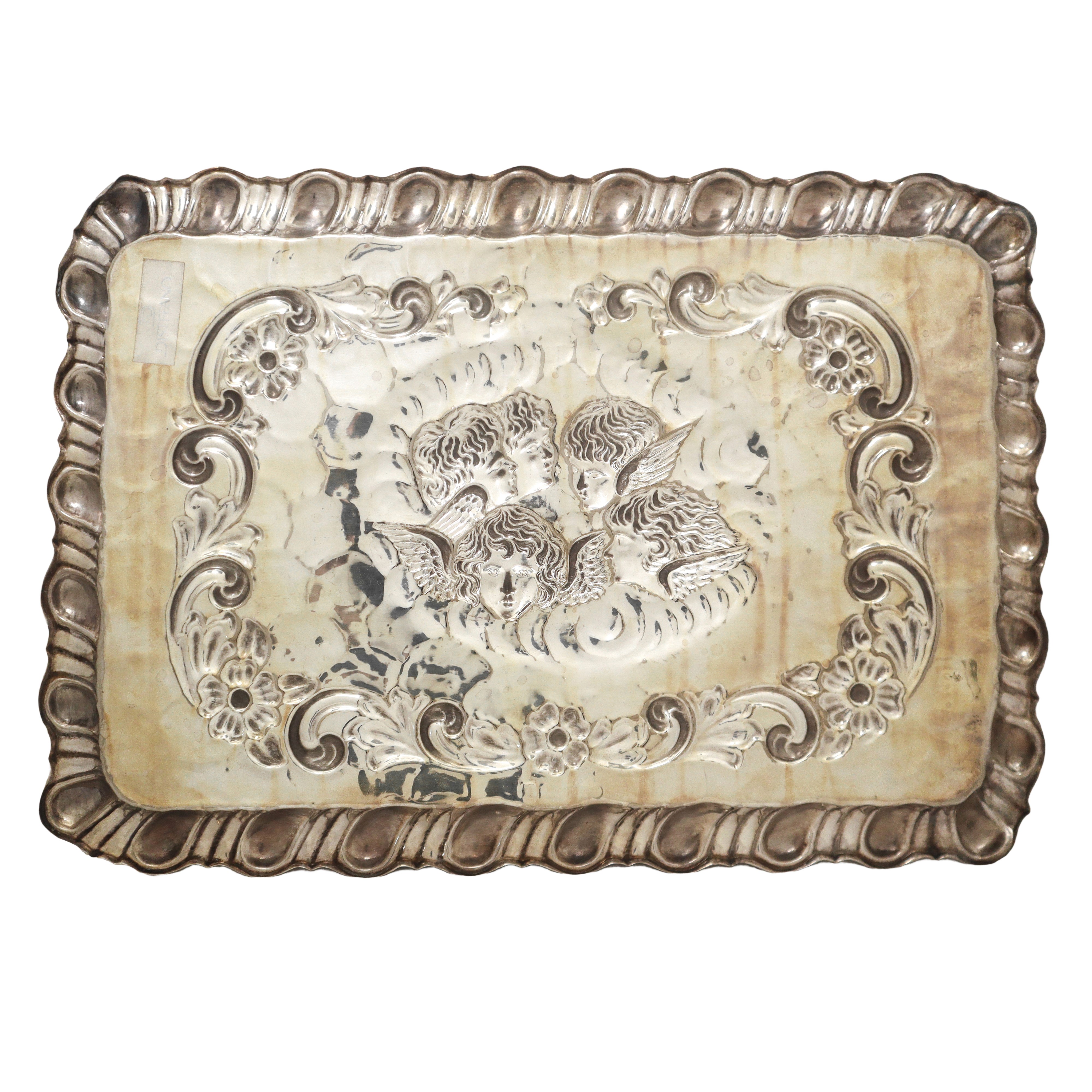 VassoIo in epns sbalzato con teste di Zefiri