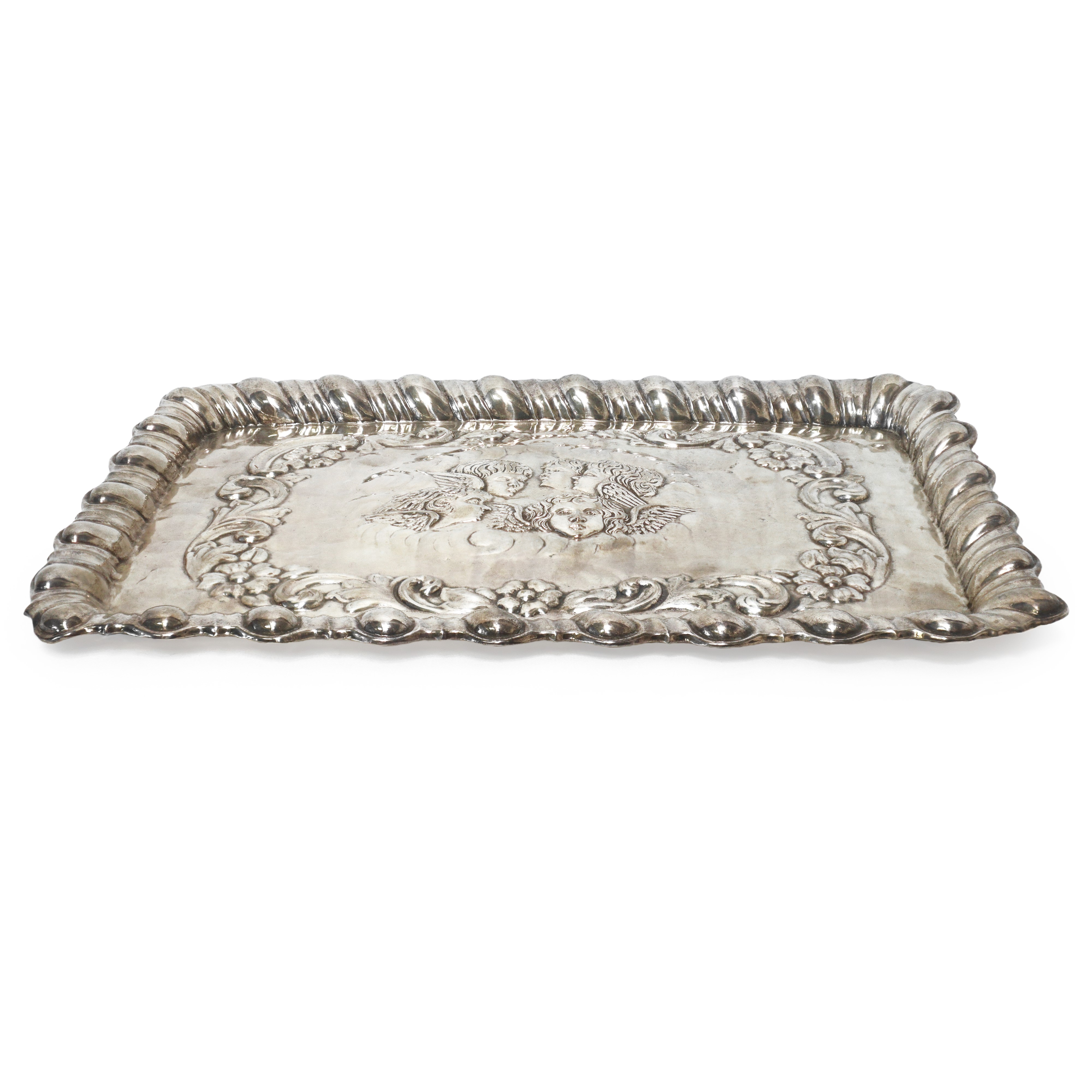 VassoIo in epns sbalzato con teste di Zefiri