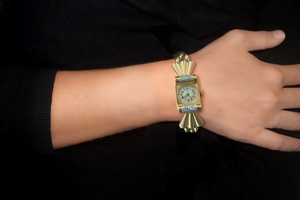 Women&#39;s gold watch with brilliant cut diamonds. Bracelet mesh