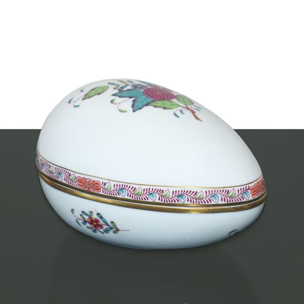 Herend  Hungary - Hand painted egg box outside