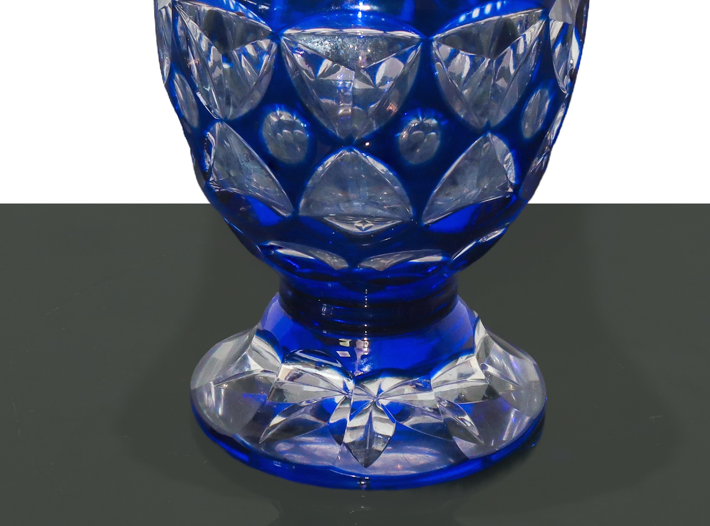 Vaso blu cobalto in cristallo di rocca