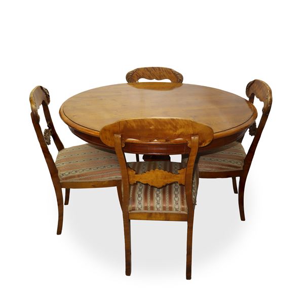 Round table in walnut wood with three-spoke base carved with leaves in the Louis Philippe style