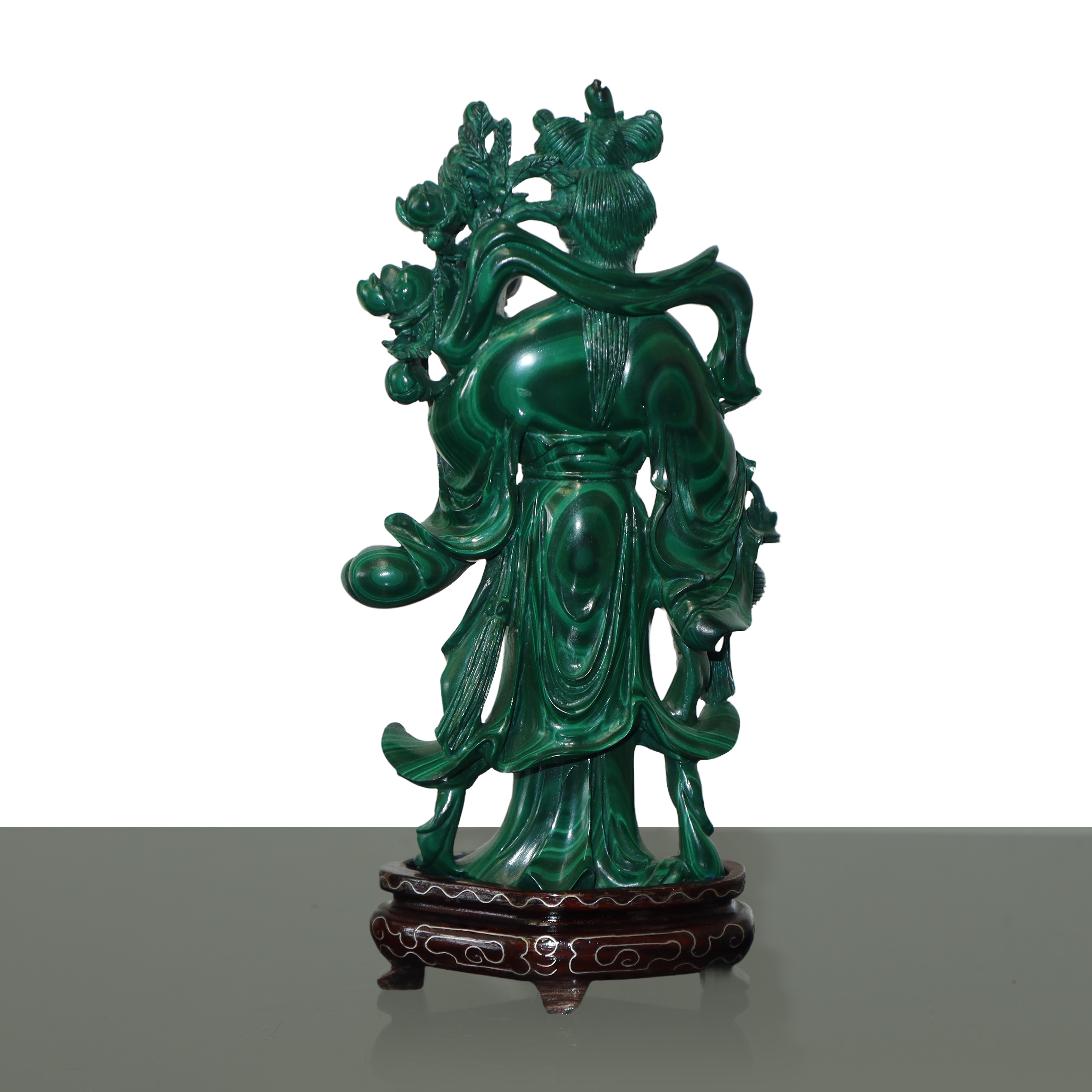 Guayin con fiori di loto e cesto in mano in malachite