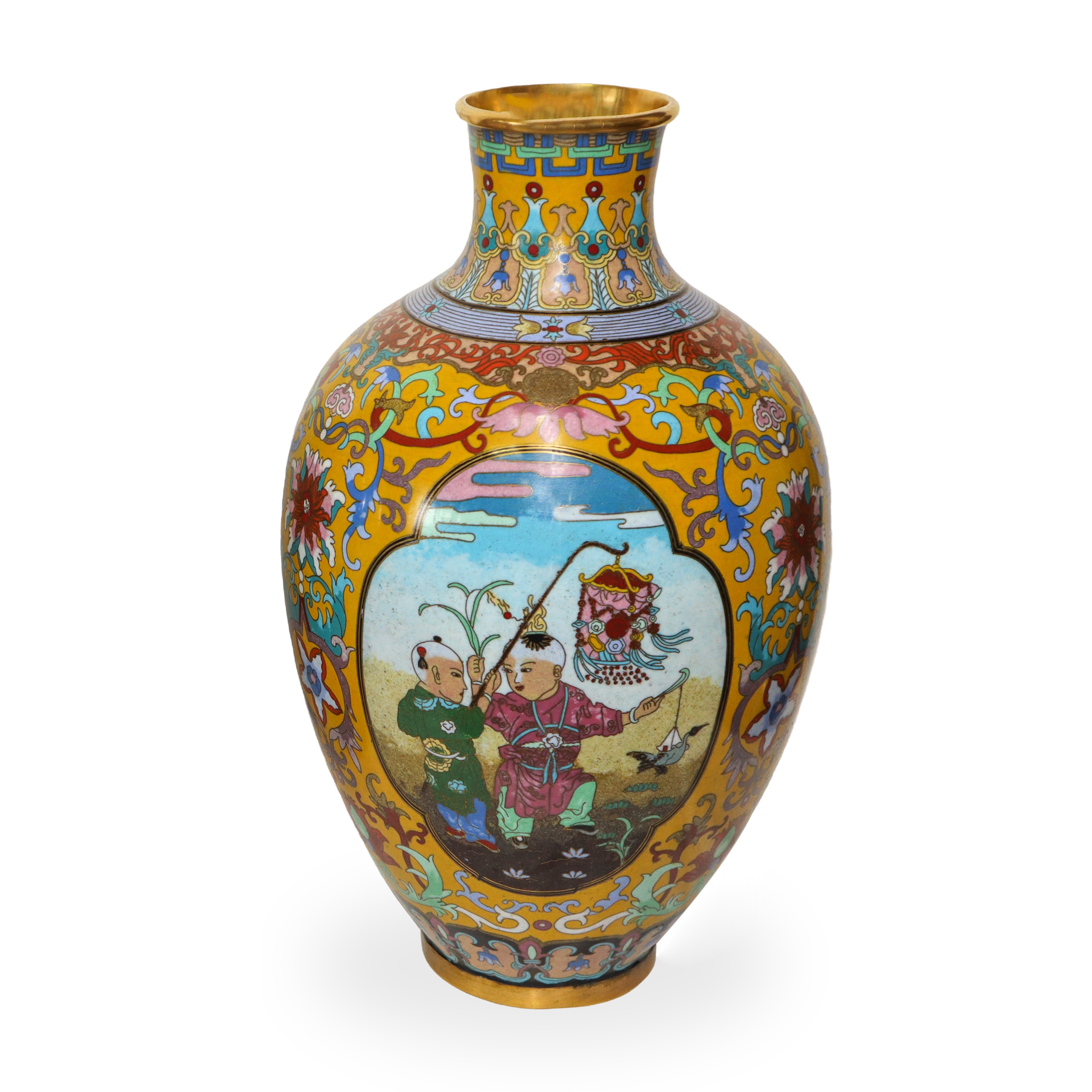 Coppia di grandi vasi in metallo policromo dipinti con motivi floreali e sul fronte e sul retro c...