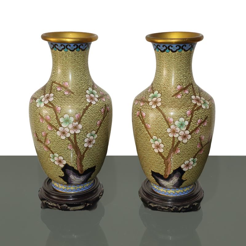 Coppia di Vasetti Cinesi Cloisonnet Decorati a Fiori Policromi
