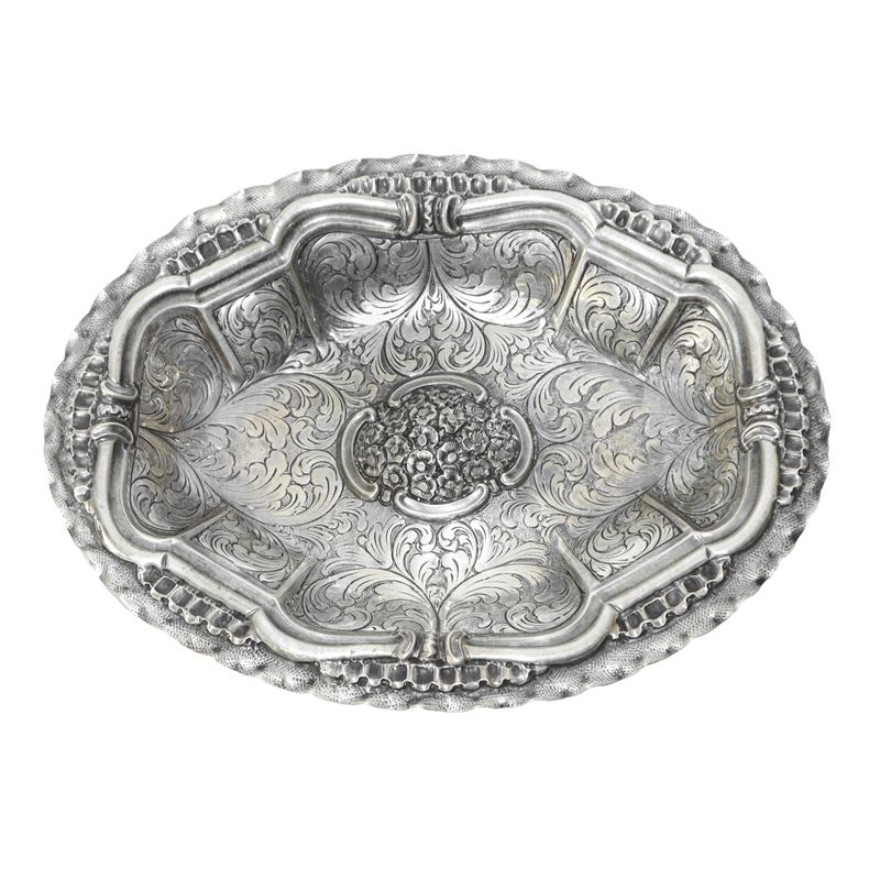 Alzata in argento 800 bulinato e sbalzato a mano