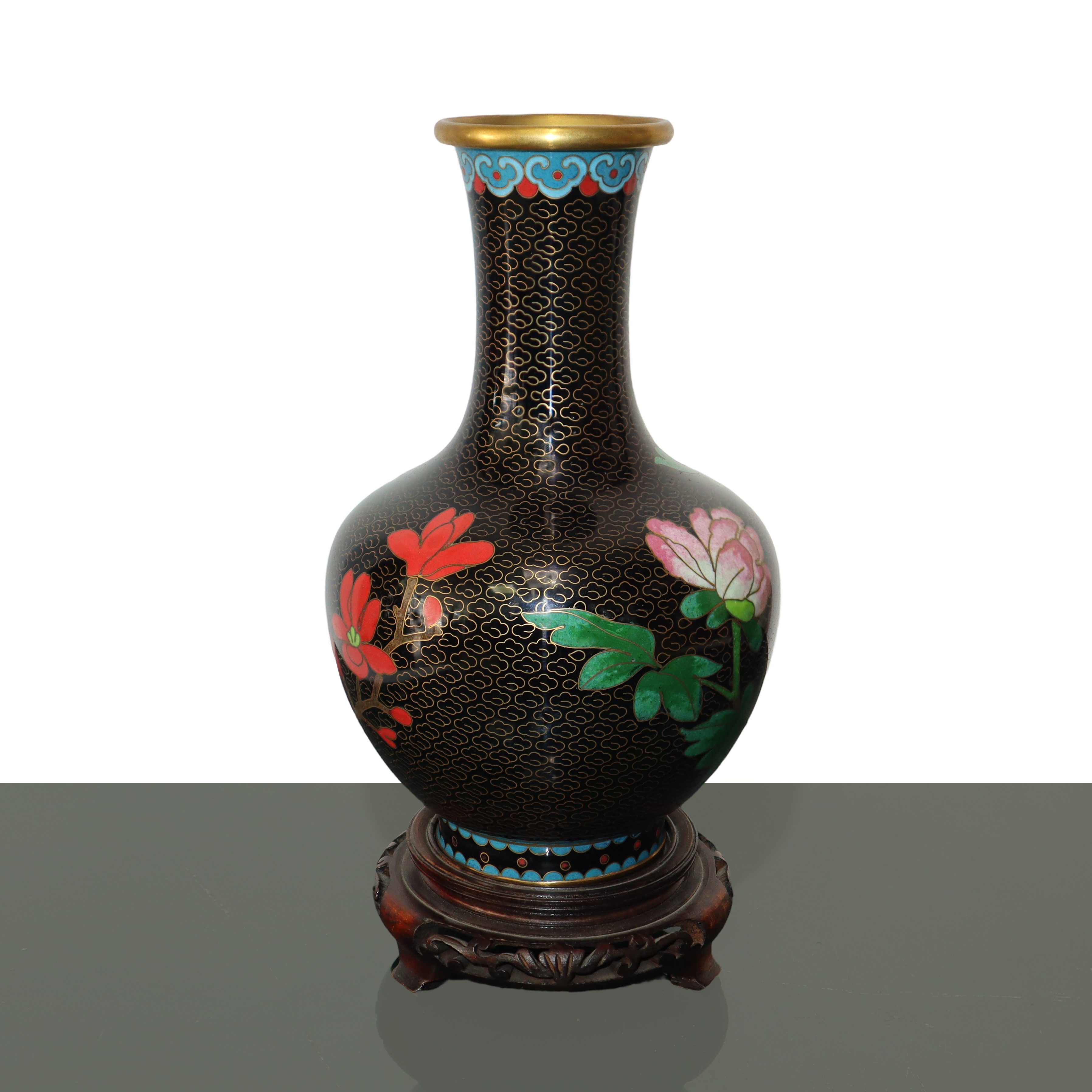 Coppia di vasi dipinti cloisonné, cm 21,5X13 con base 25,5X13
