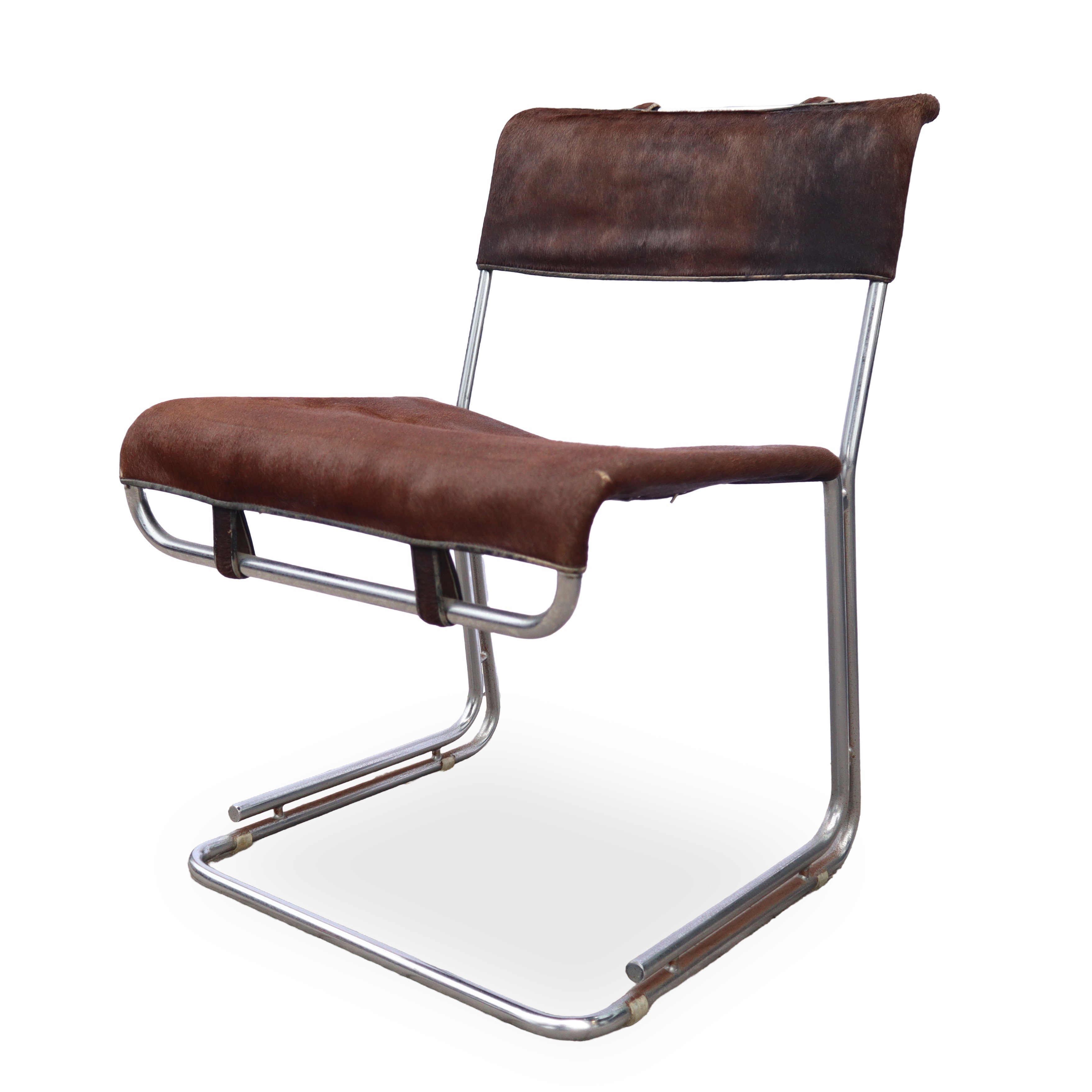 Quattro sedie in cavallino con struttura in metallo