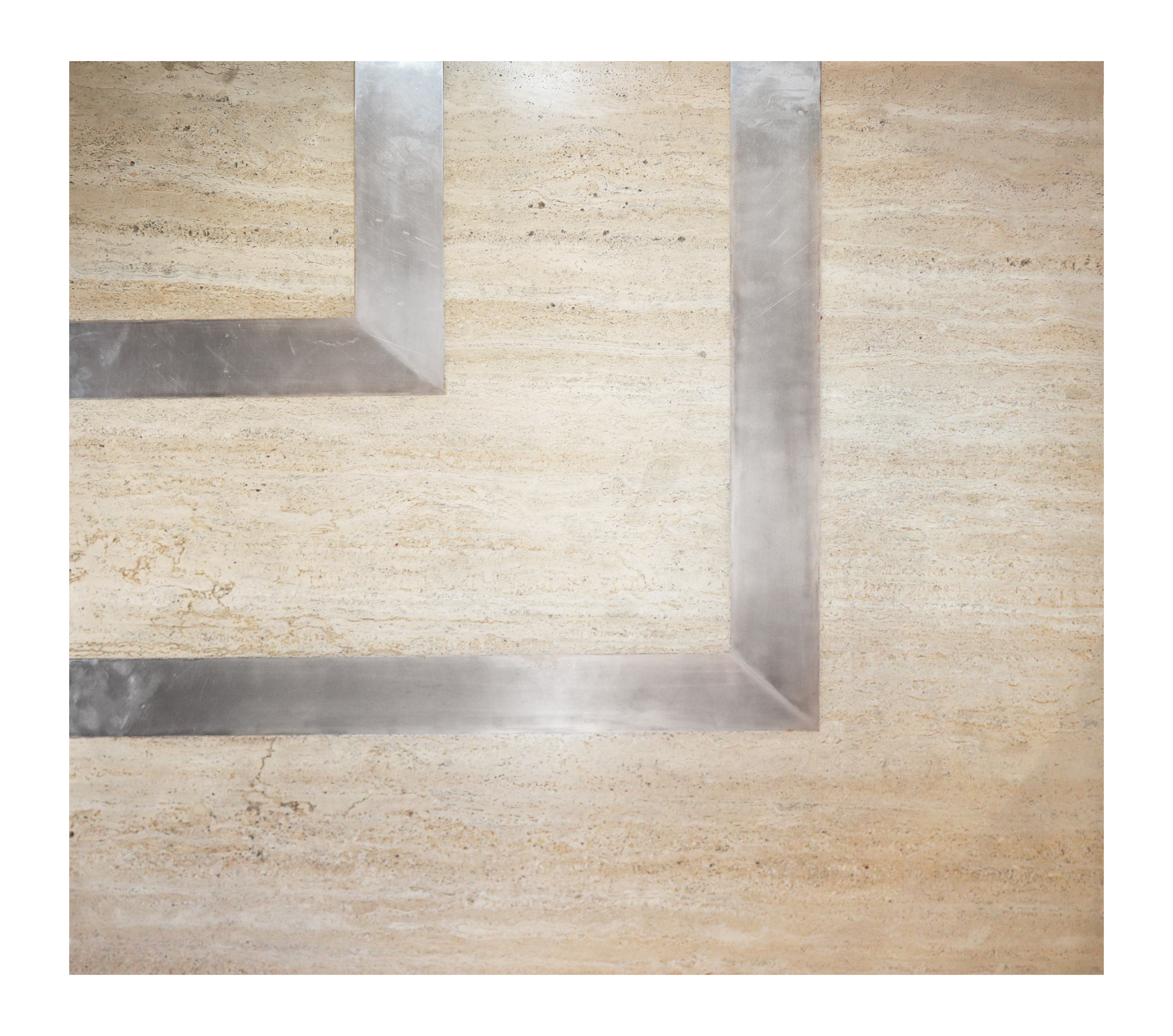 Tavolo in marmo travertino e metallo cromato