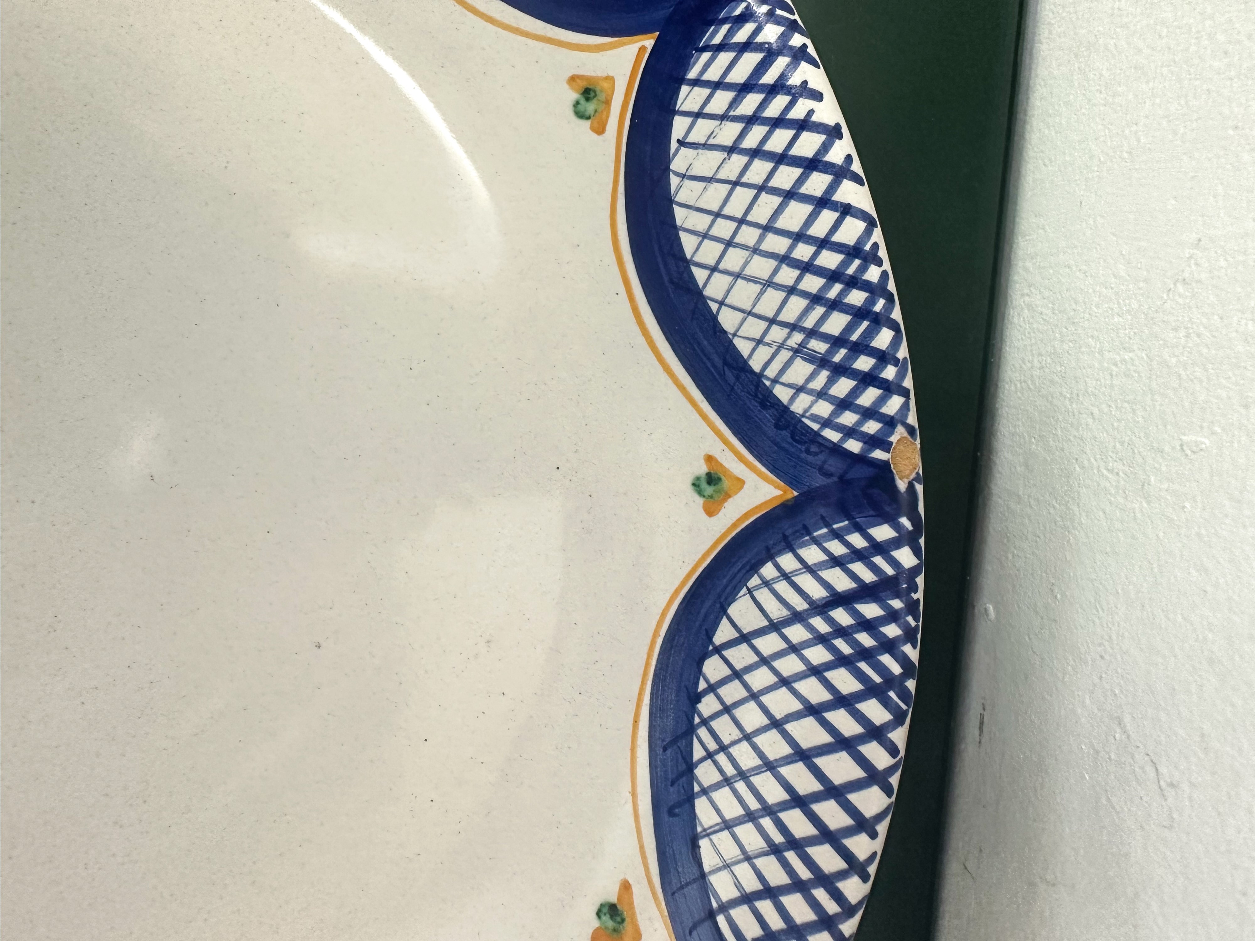 Piatto in maiolica di Patti policroma