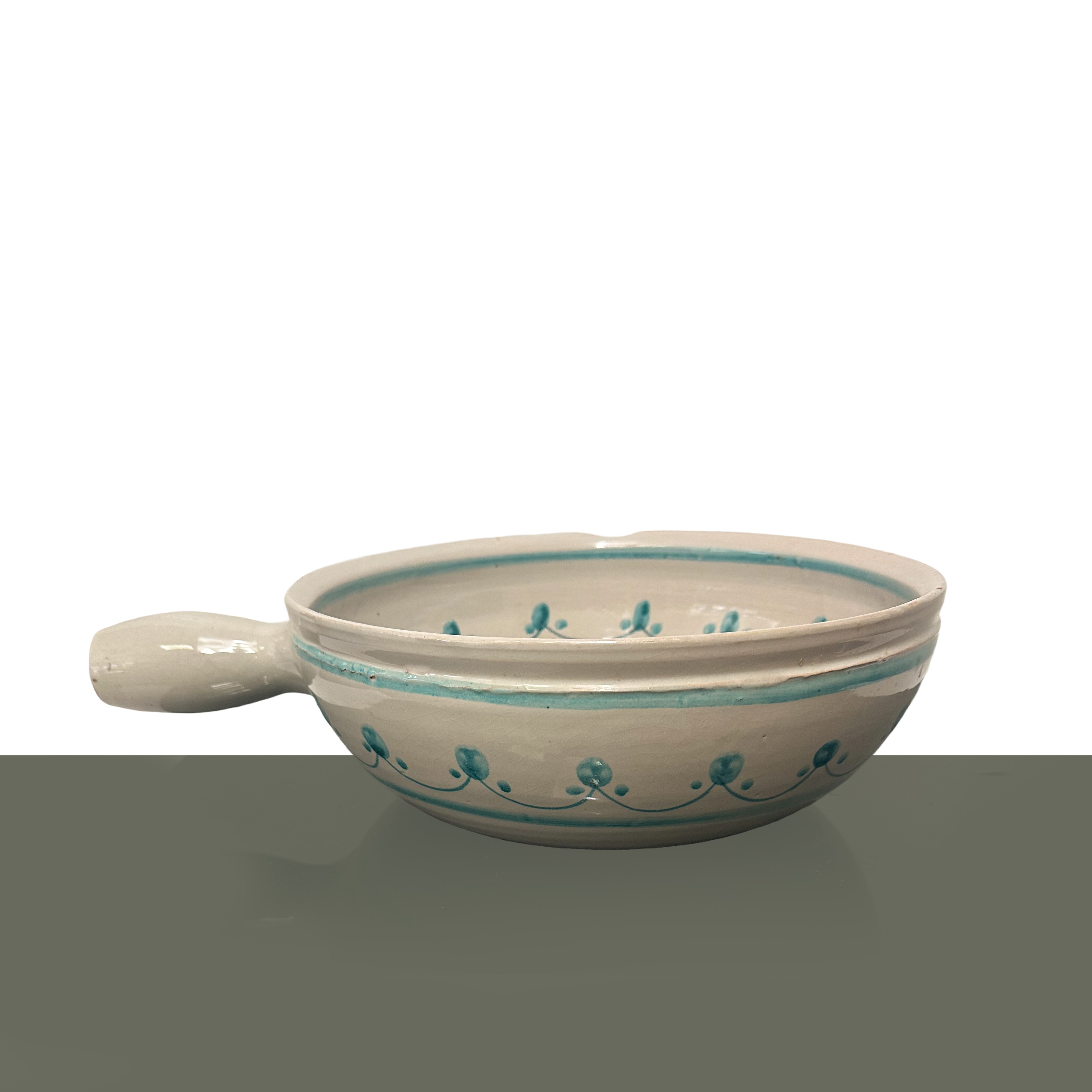 Insalatiera con manico in maiolica policroma a motivi floreali