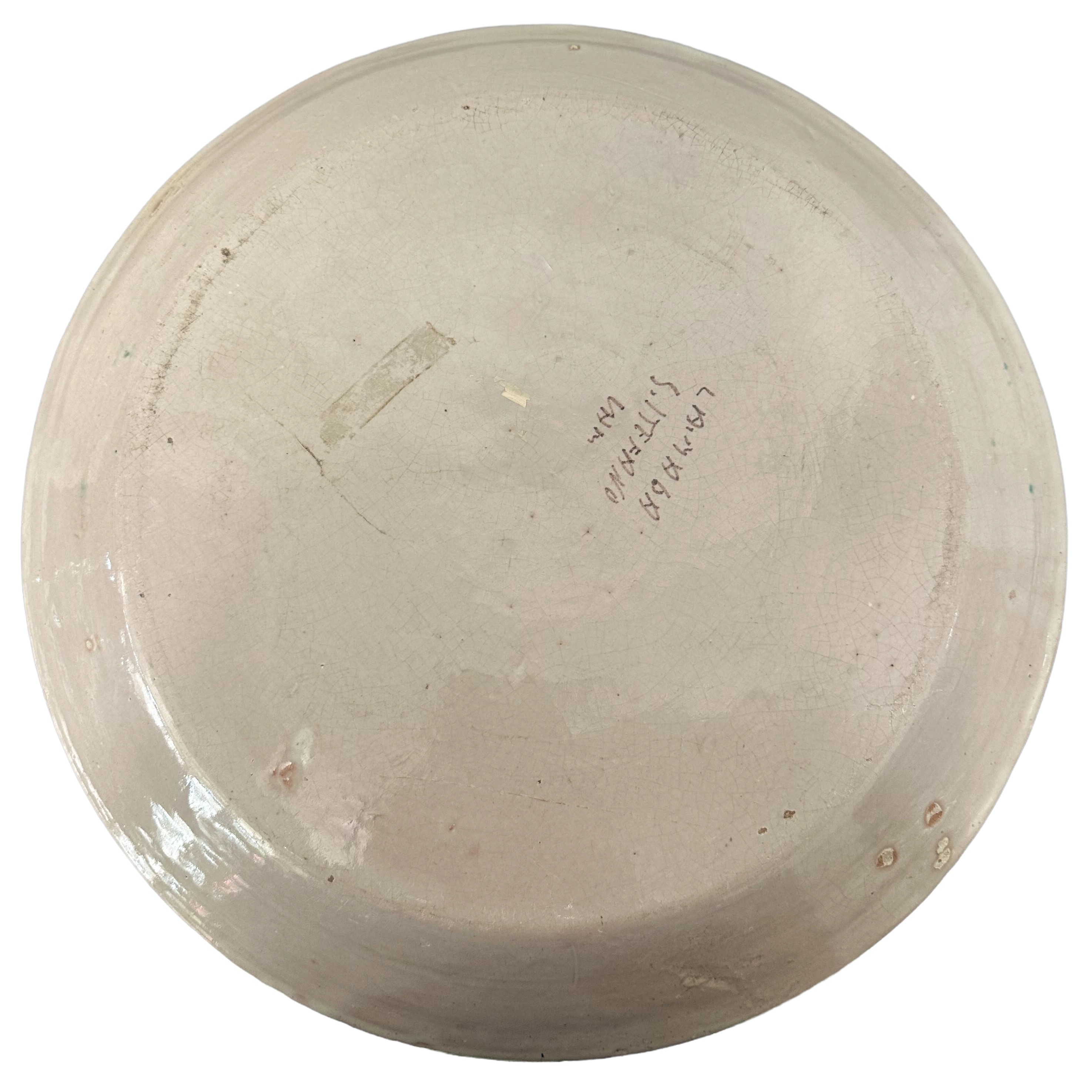 Grande piatto in maiolica policroma raffigurante uva con foglie al centro Santa Stefano di Camast...