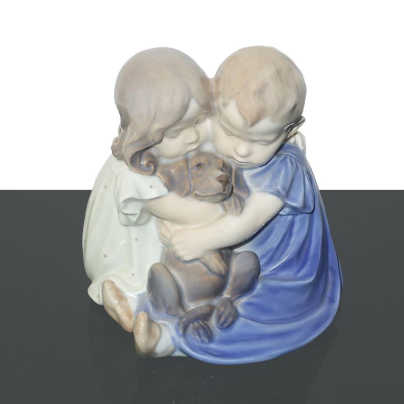 Royal Copenhagen - Due bambini con cane, ceramica, cm 15,5