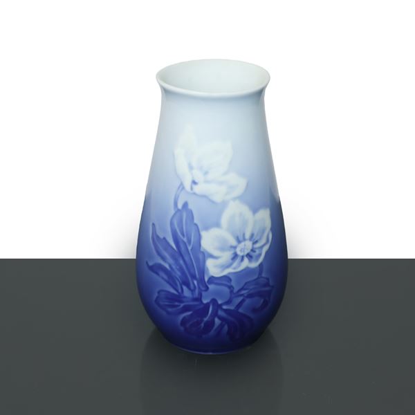 Royal Copenhagen - Vase with flowers