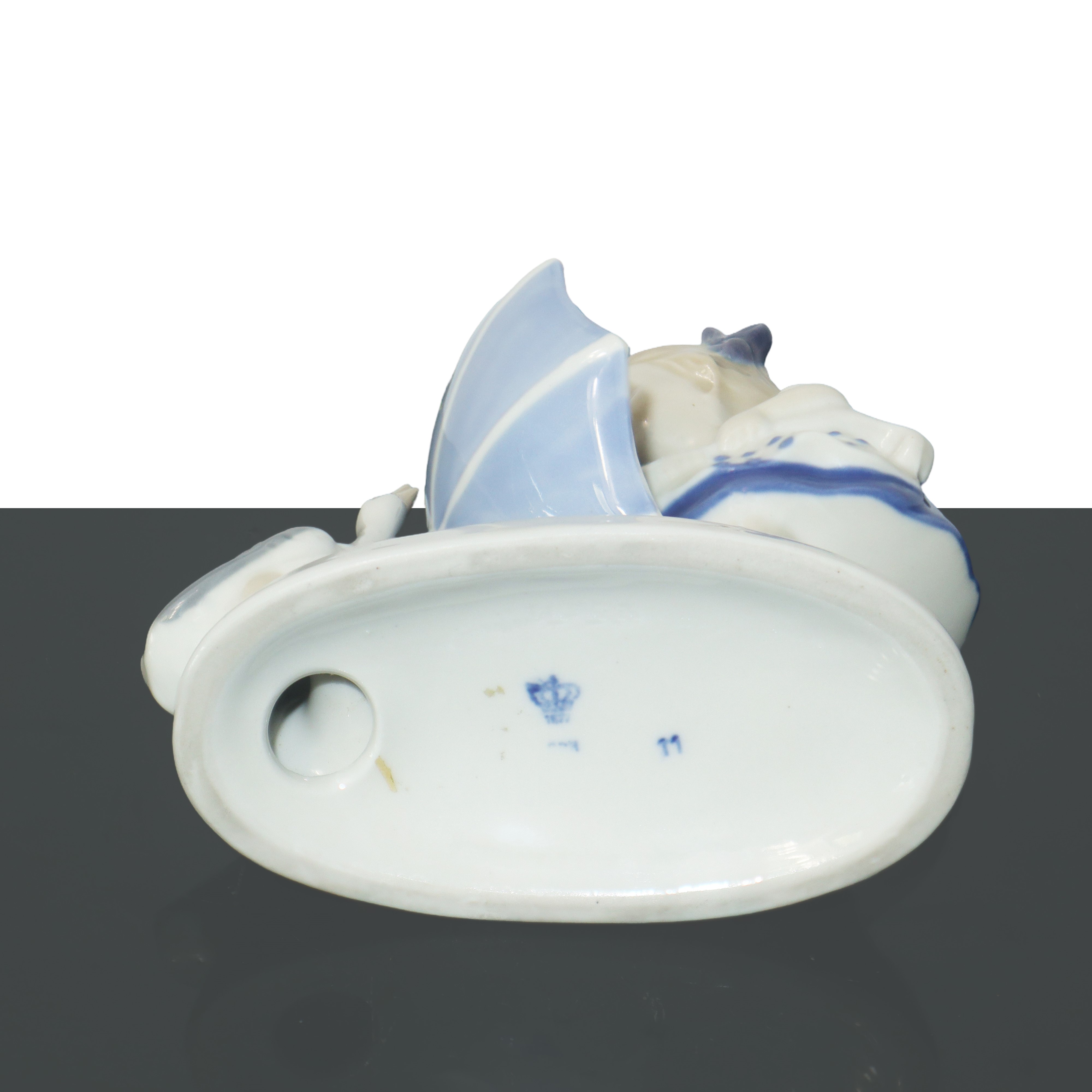 Royal Copenhagen - Bambina con ombrello e oca