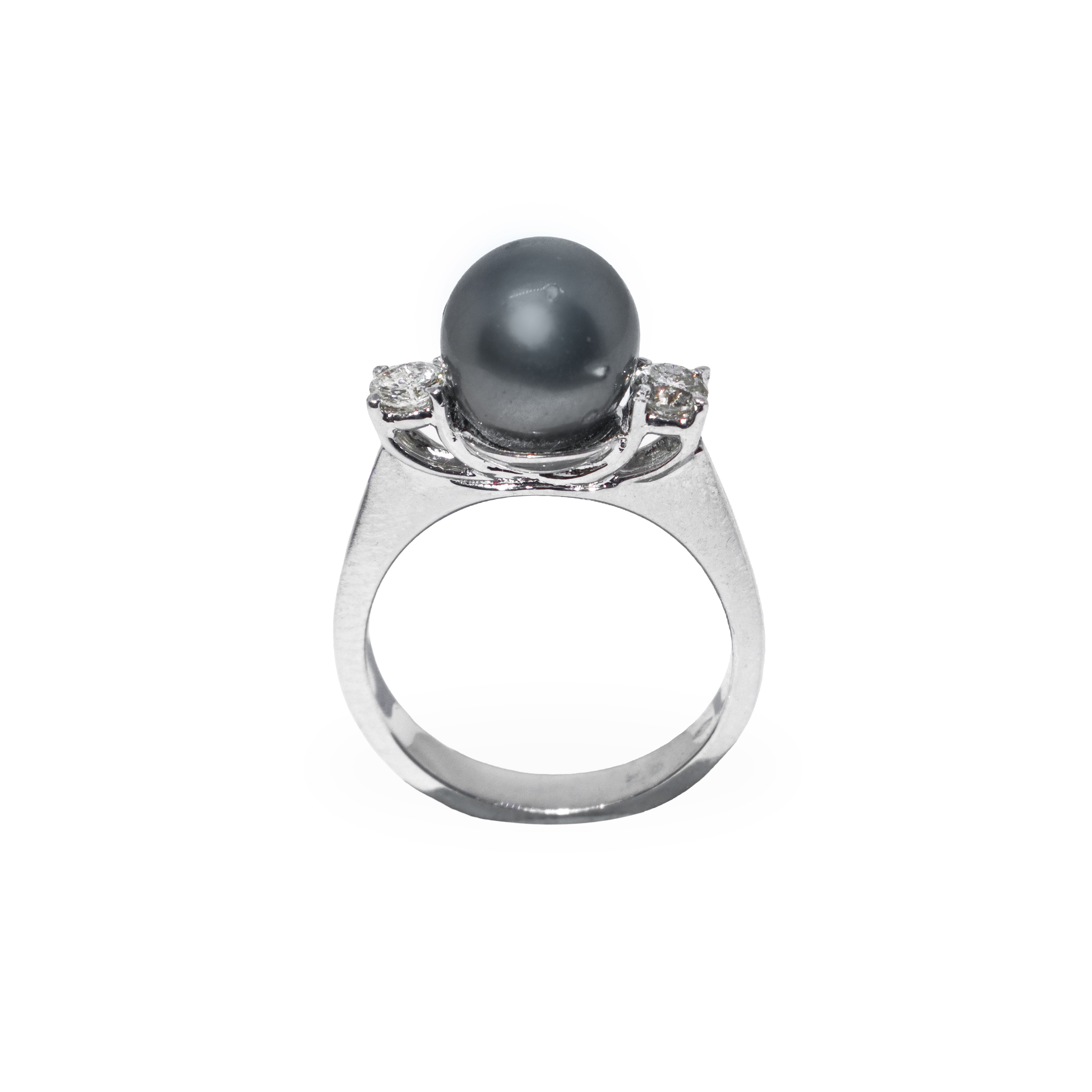 Anello in oro bianco con perla grigia e brillantini quadrati ai lati