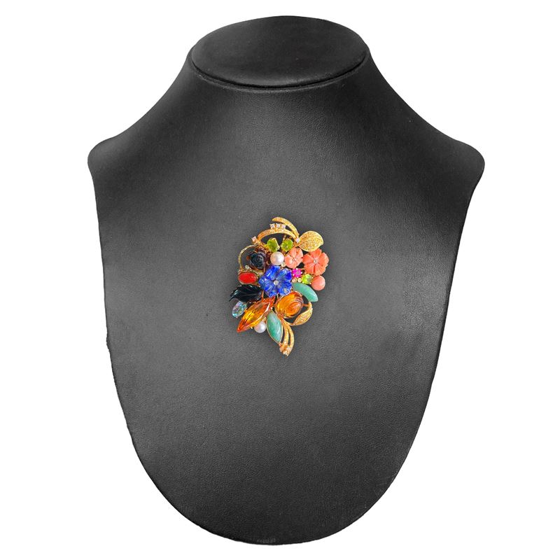 Spilla in oro basso titolo con pietre, onice, perla fiore in corallo rosa