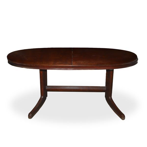 Extendable oval vintage table