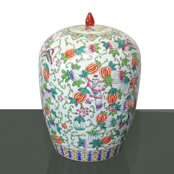 Chinese poutiche with floral motifs and characters