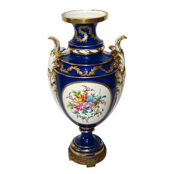 PORCELAIN VASE PAINTED WITH FLORAL MOTIFS WITH LEAF-SHAPED HANDLES
