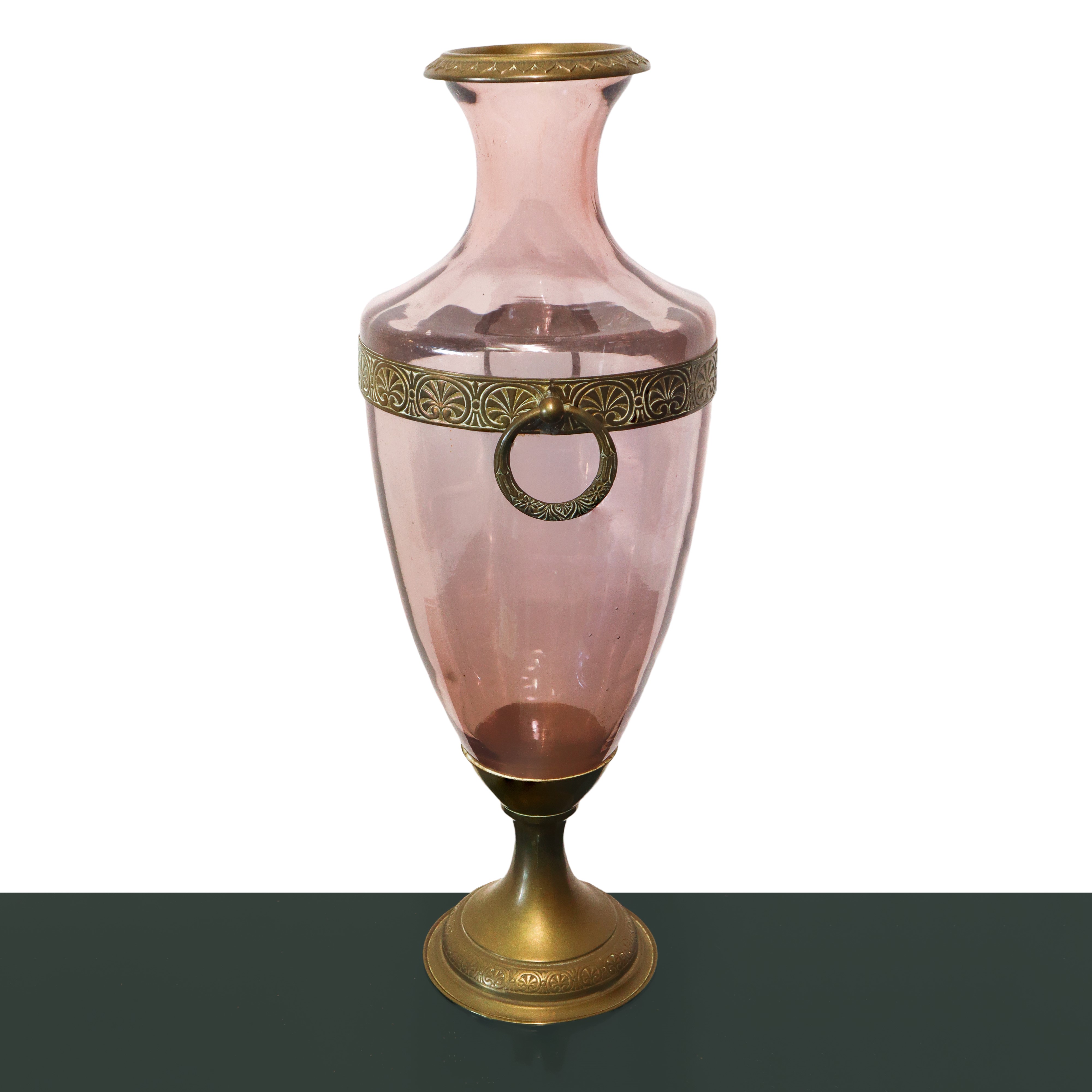 Vaso in Metallo Sbalzato e Vetro
