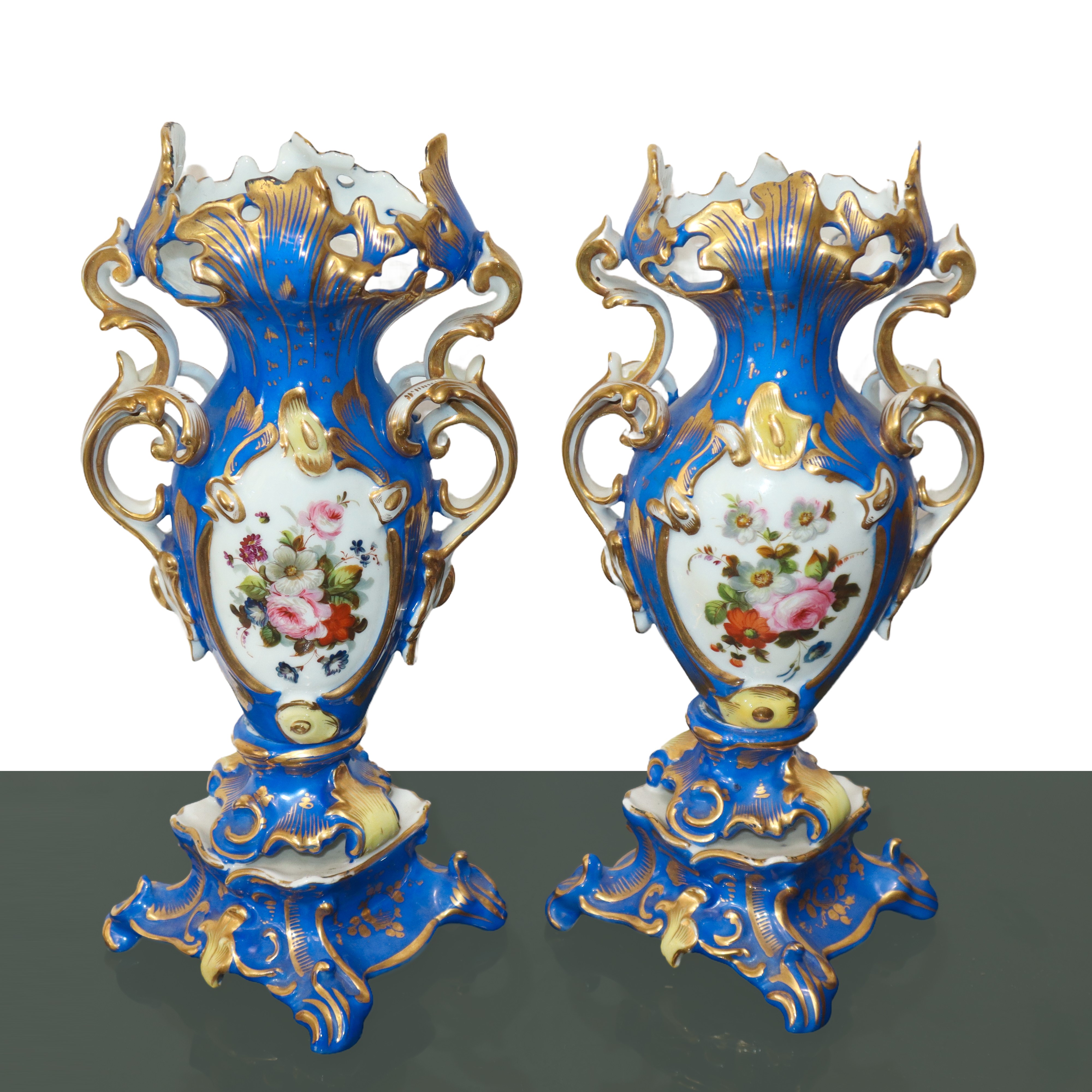 Coppia di Vasi in Porcellana Luigi Filippo Blu e Dorati con Decori Floreali