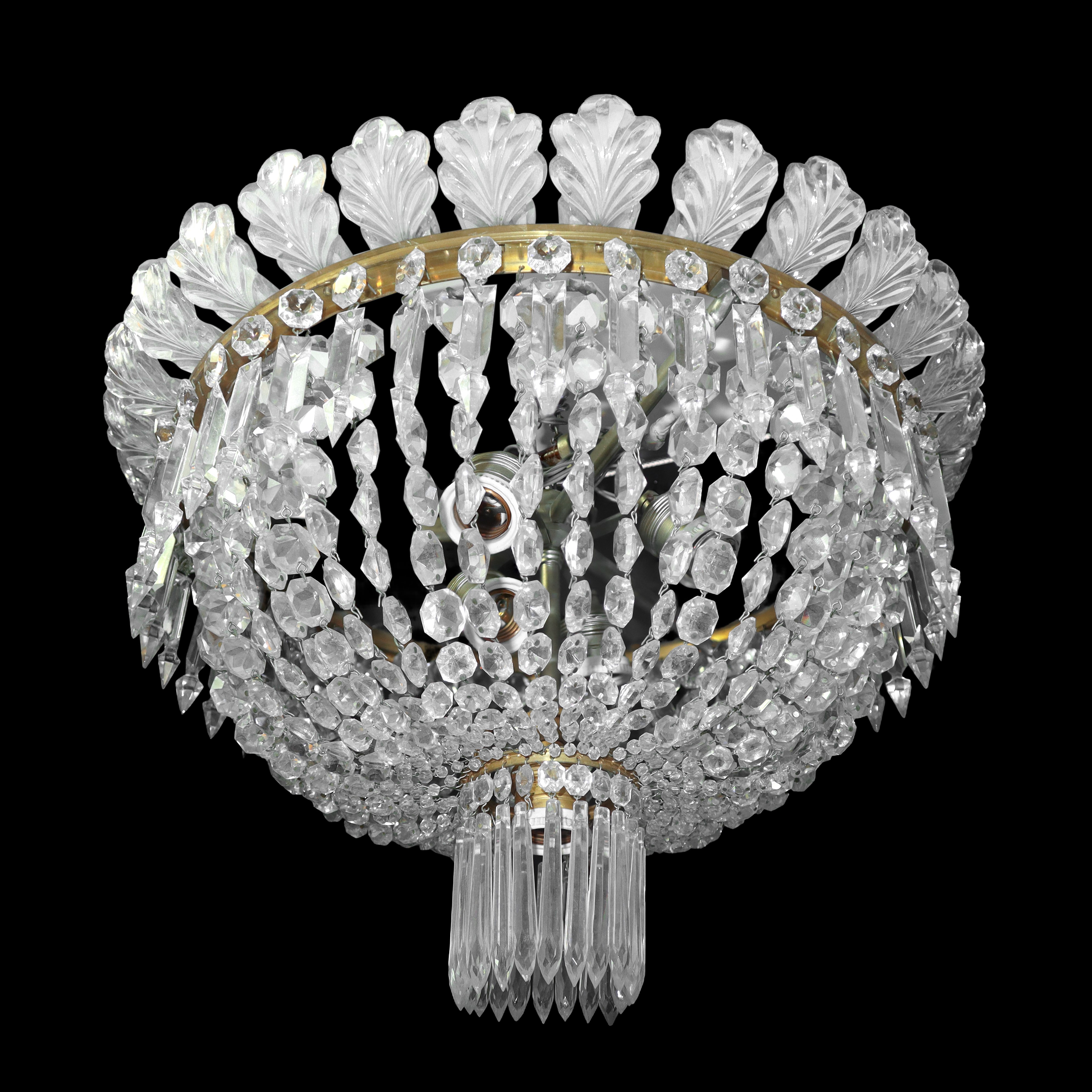 Coppia di lampadari da tetto a cinque luci con brindoli in cristallo molati e intagliati