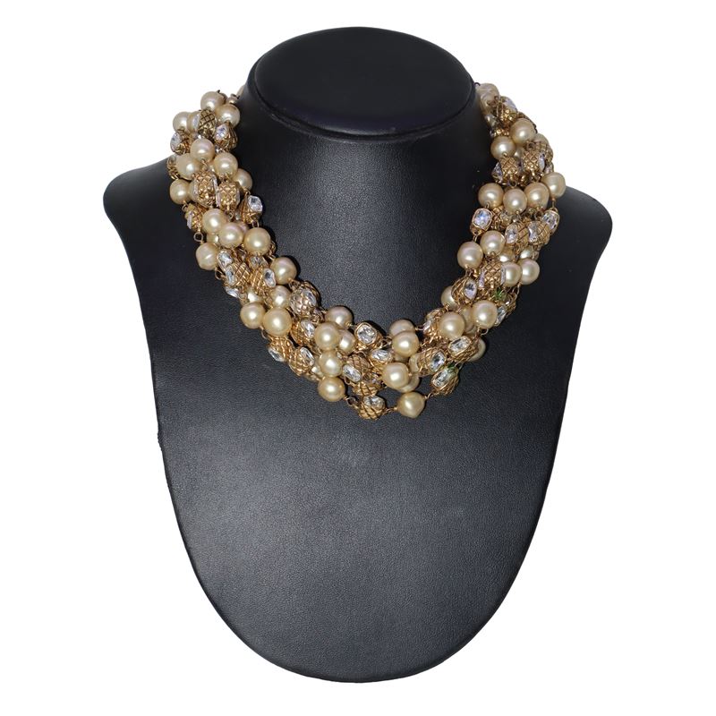 Collana a più fili con perle e strass- segni d'uso