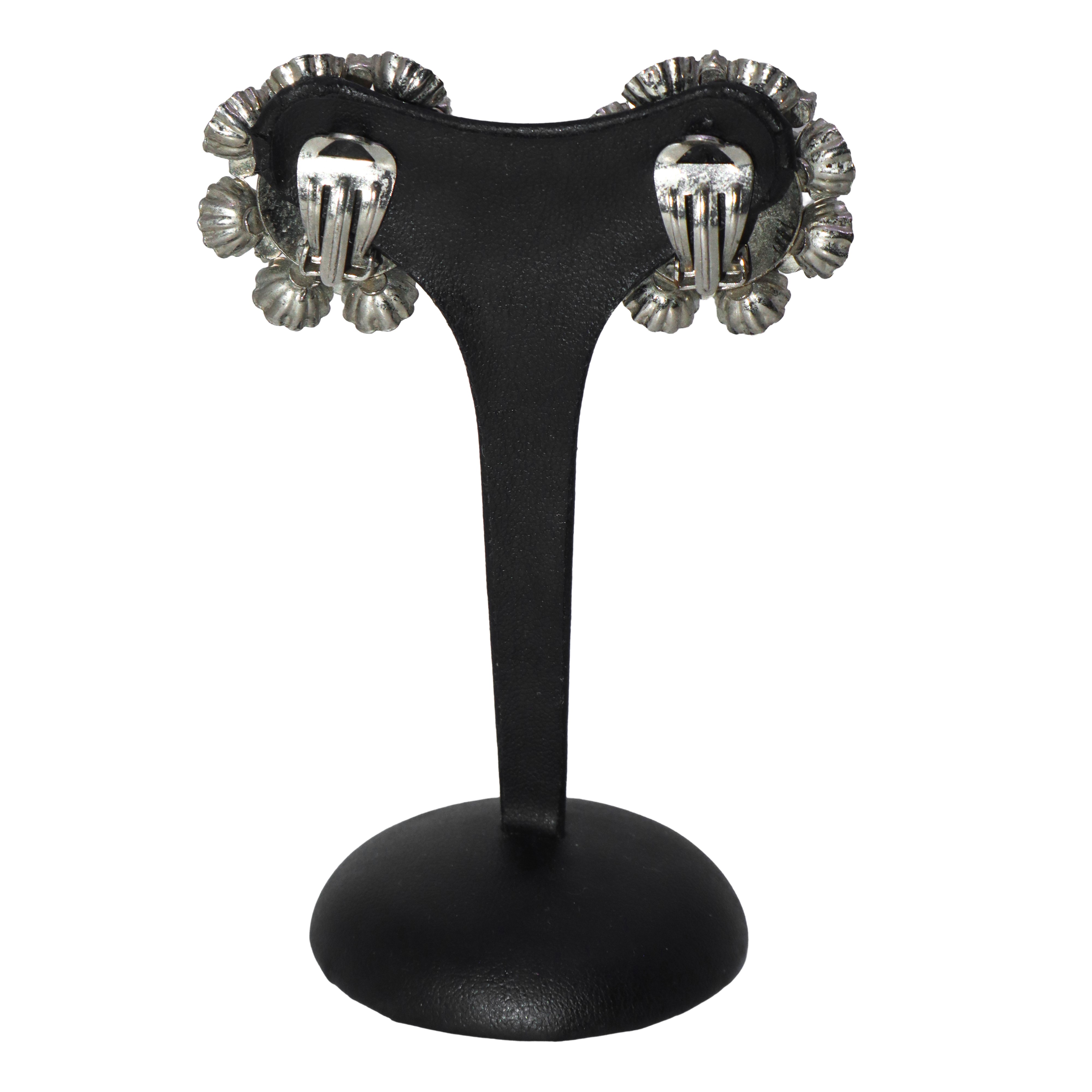 Orecchini a clip a forma di dalia con strass neri su base argentata