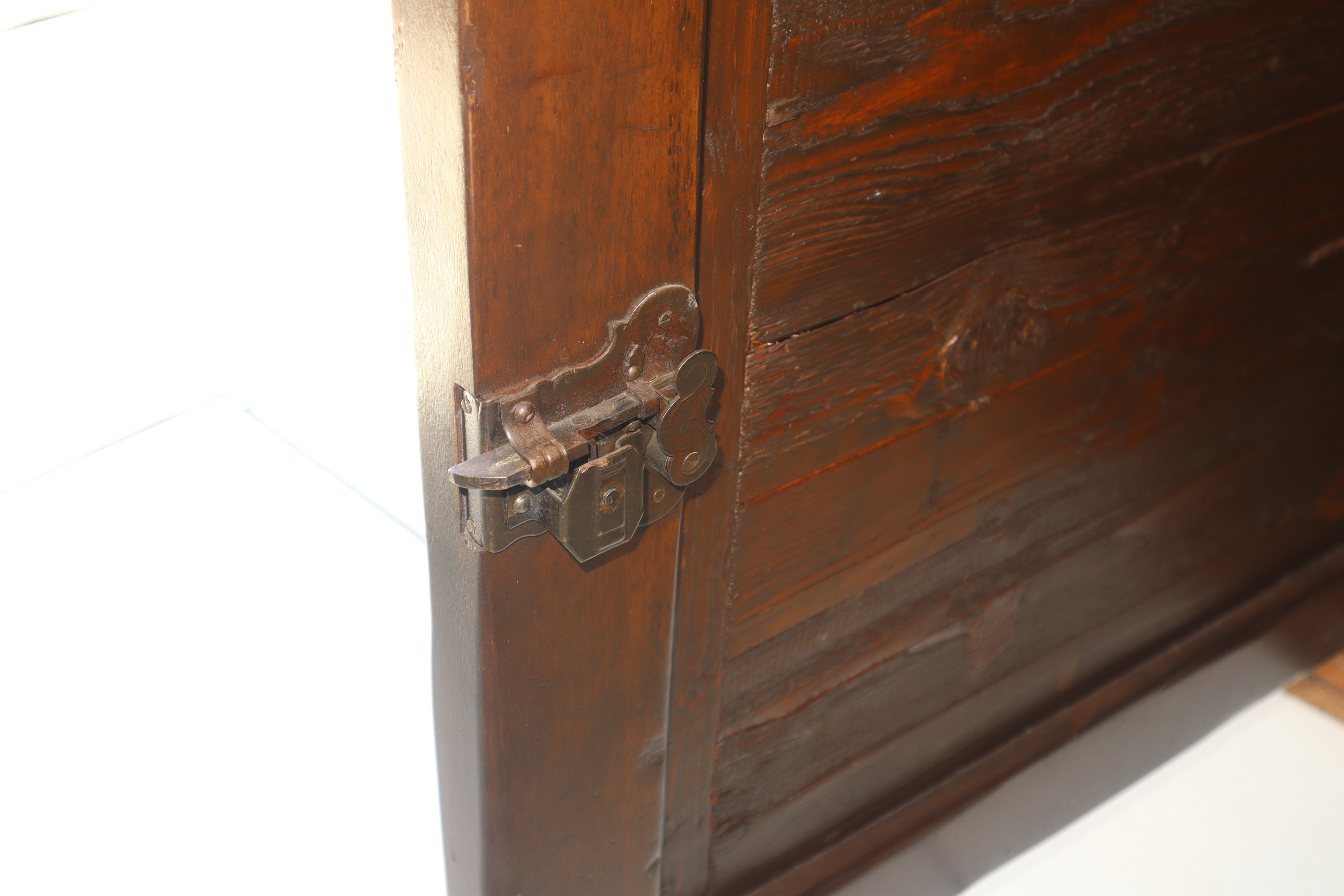 Servante in Legno di Noce Due Cassetti Sottopiano, Piano in Noce a Becco di Civetta, Due Sportell...