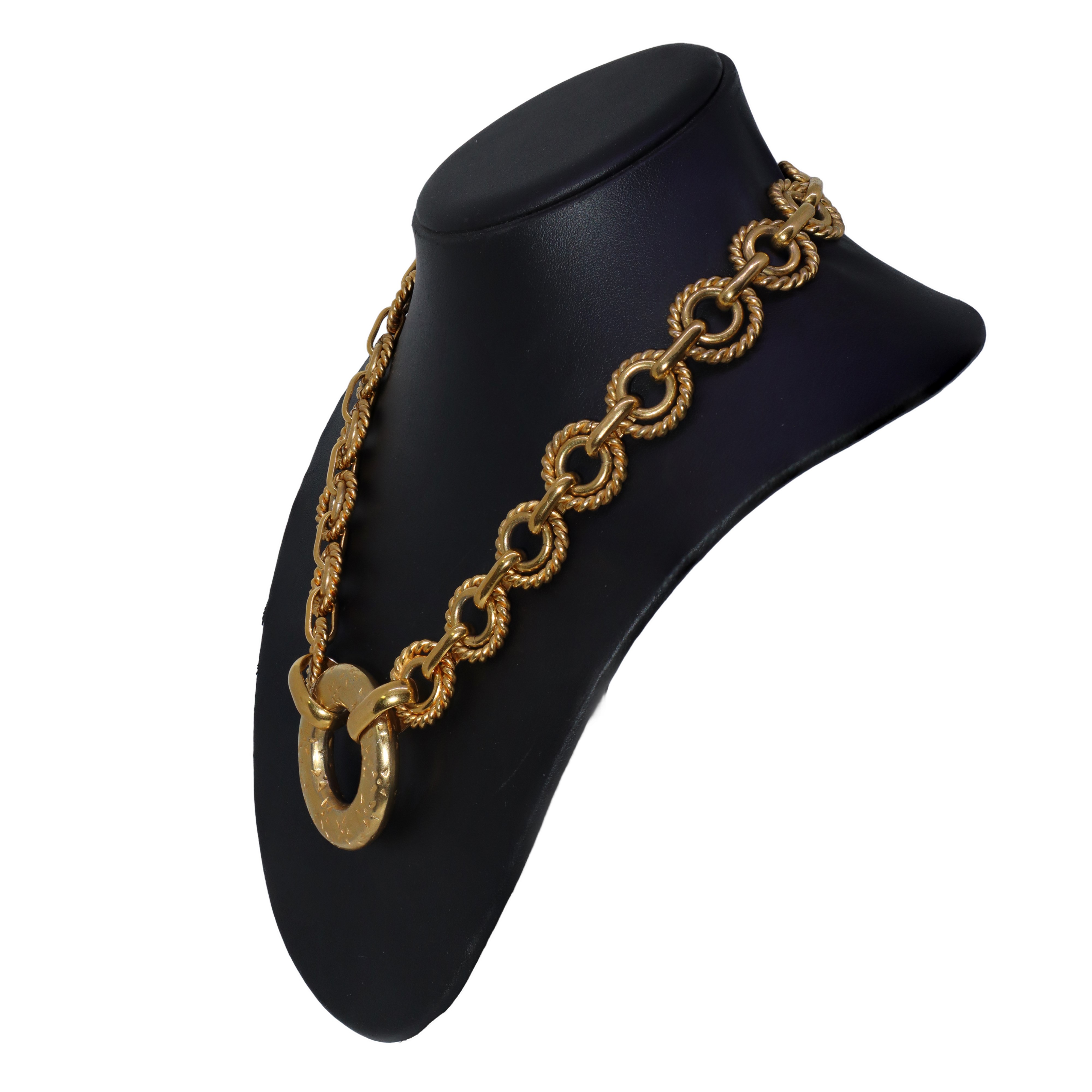 Collana catena dorata a con medaglione rotondo con stelline incise