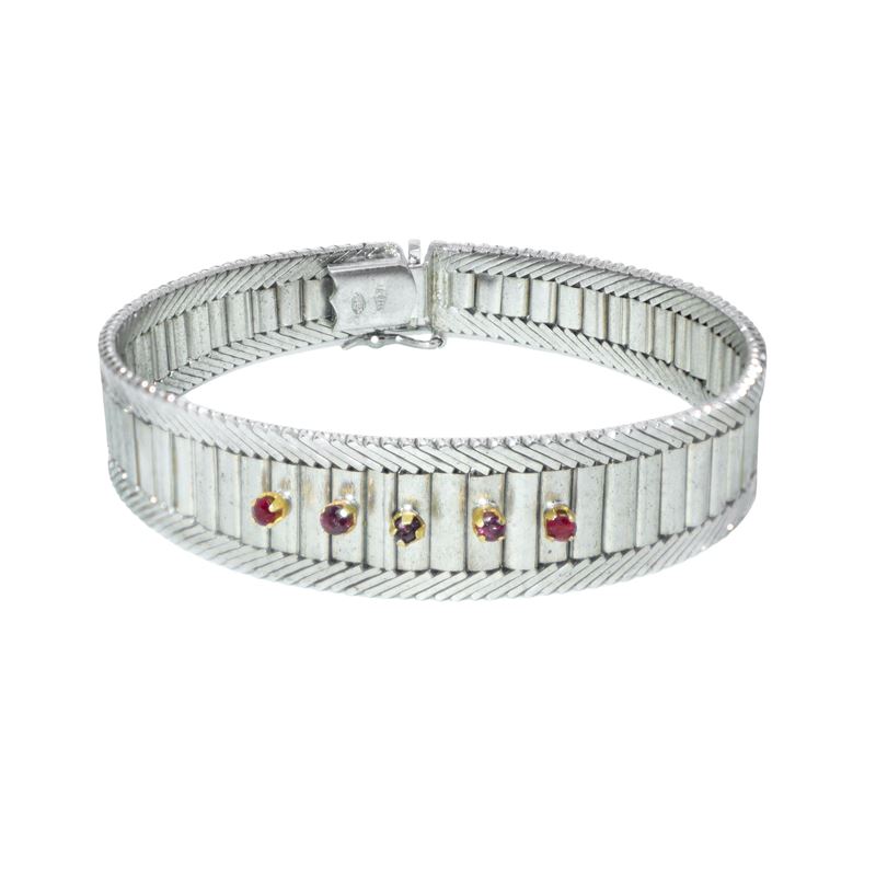 Bracciale semirigido in argento 835 con chiusura di sicurezza e pietre sul fronte