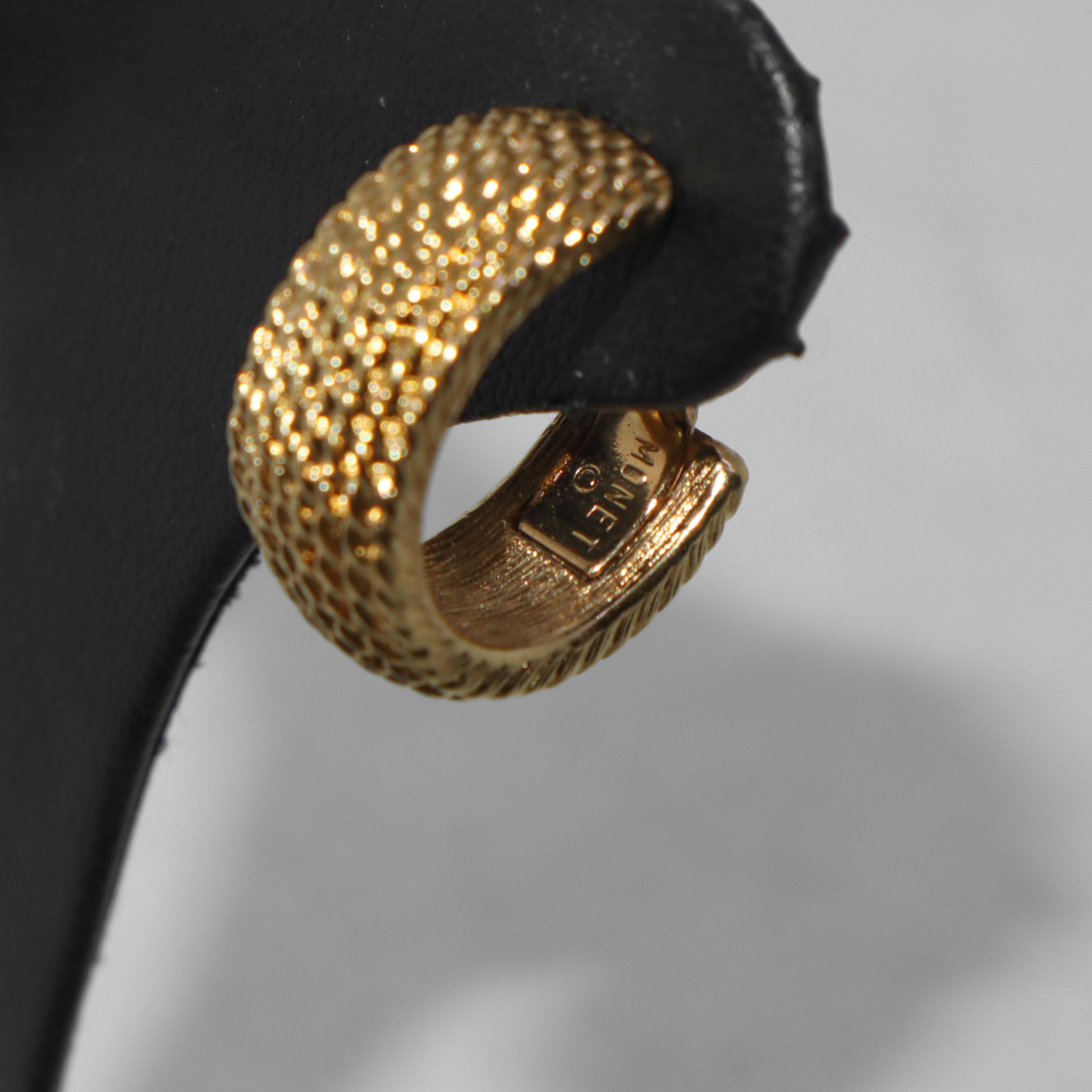 Orecchini a boccole in metallo dorato