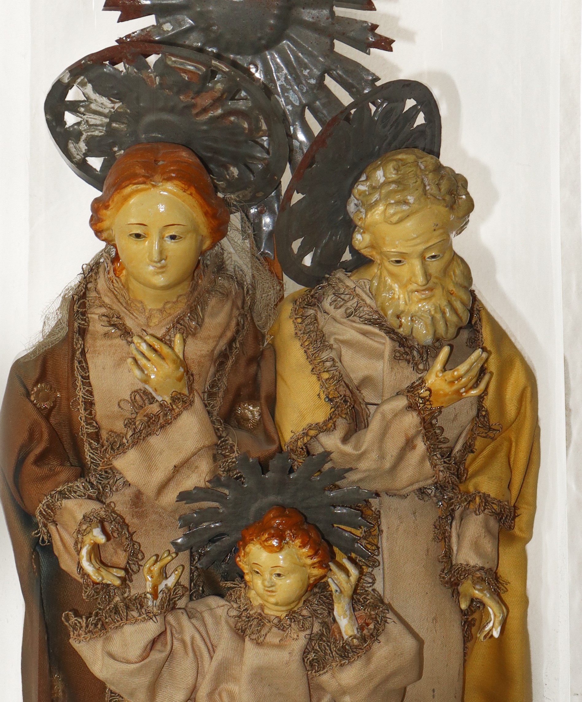 Sacra Famiglia in Porcellana Sotto Teca di Vetro