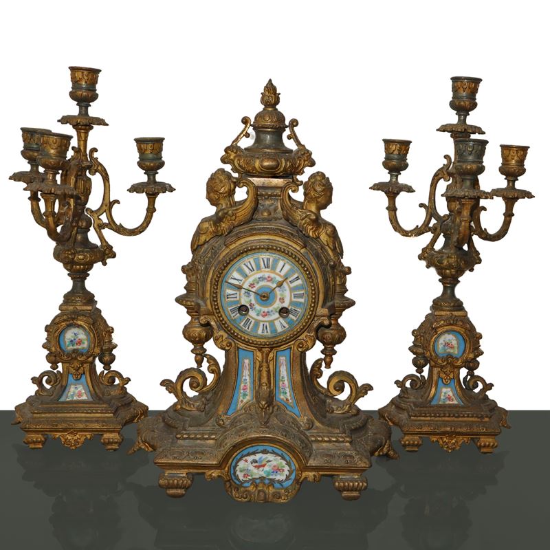 Trittico in Bronzo Dorato Composto da Orologio e Due Candelabri