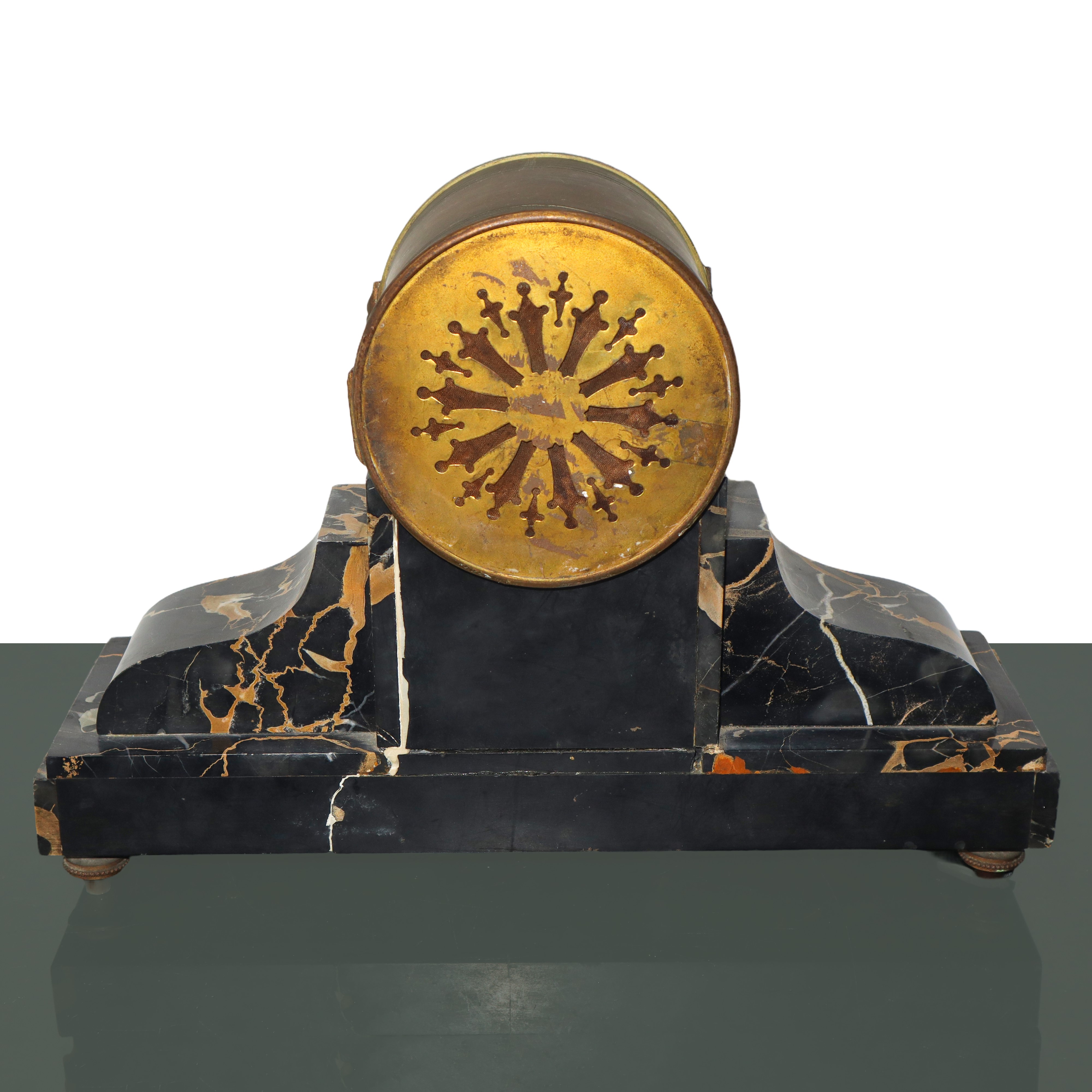Trittico Composto da Orologio da Tavolo e Coppia di Alzate in Marmo Portoro