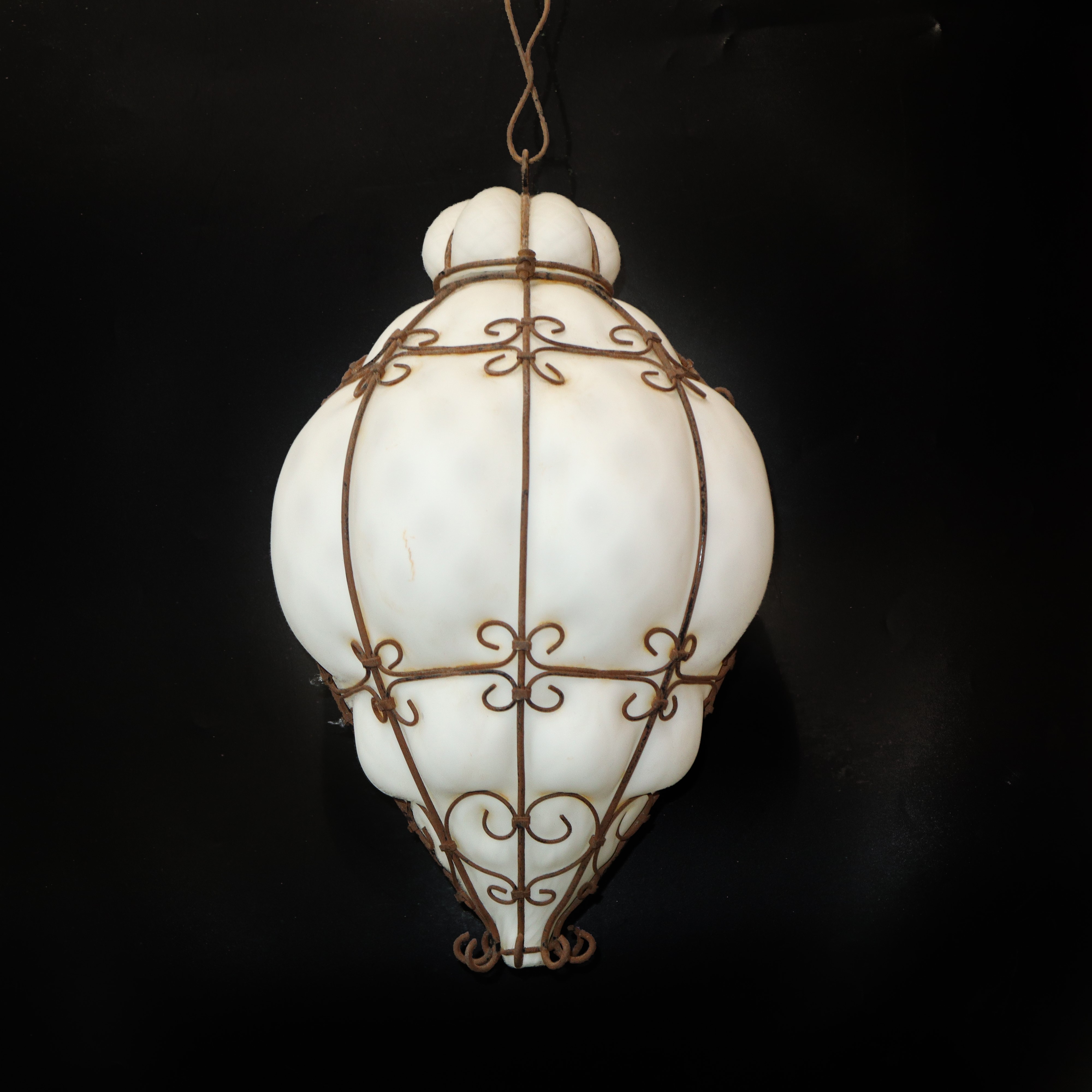 Lampadario in Vetro di Murano Bianco Lattimo con Struttura in Metallo