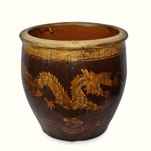 Cachepot with dragon