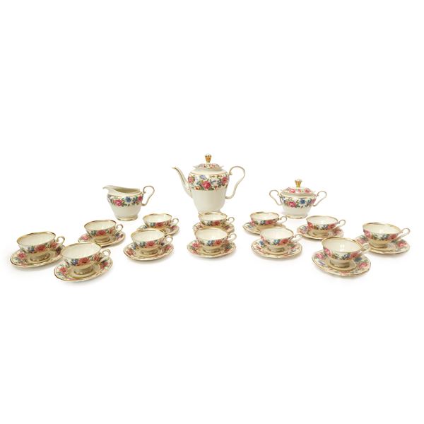 Kgl.pr. Royal Tettau - Ivory porcelain coffee service with floral decorations