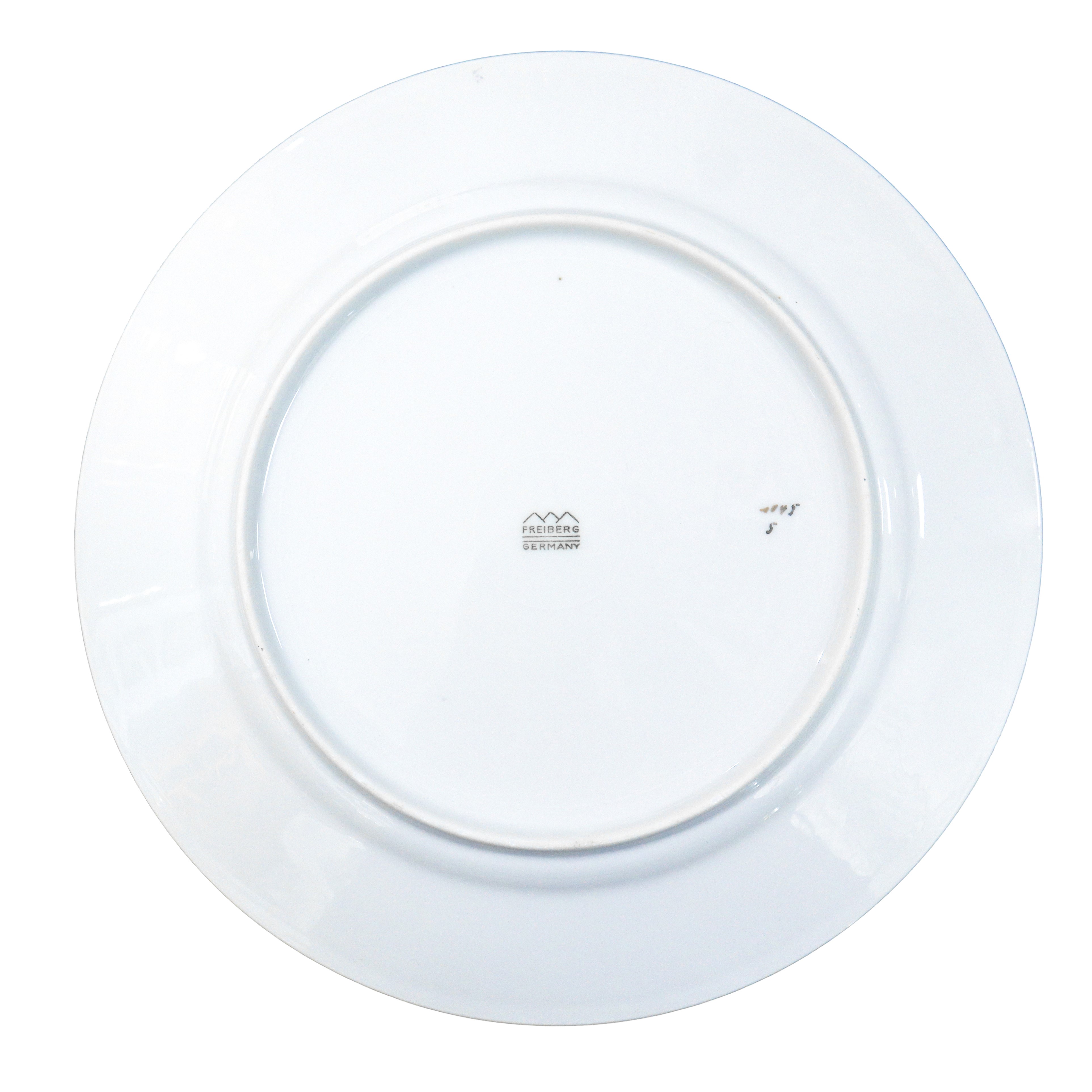 Servizio in porcellana bianca con motivi florali azzurri