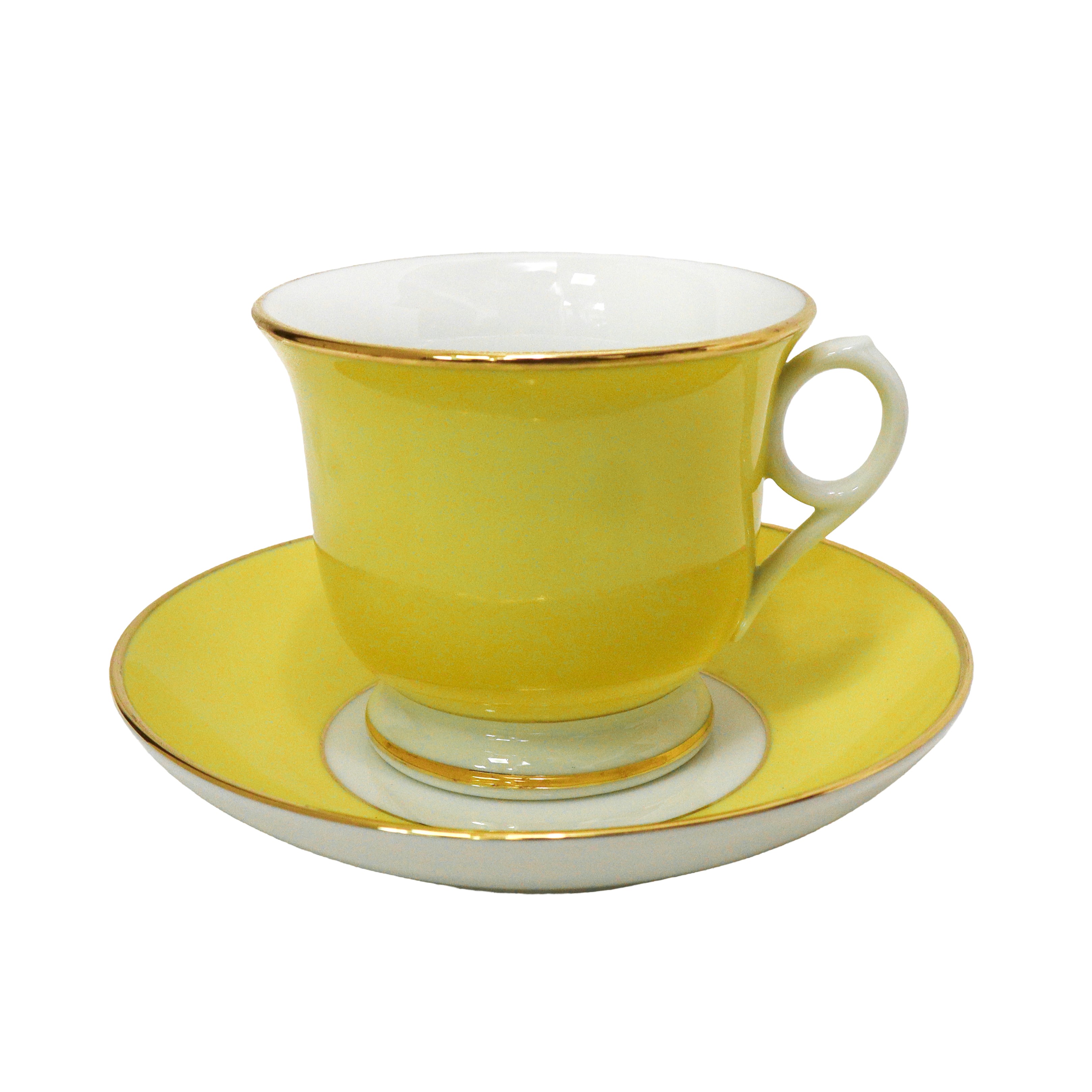 Dodici tazze da tè in porcellana gialla con bordo dorato dotate di piattino