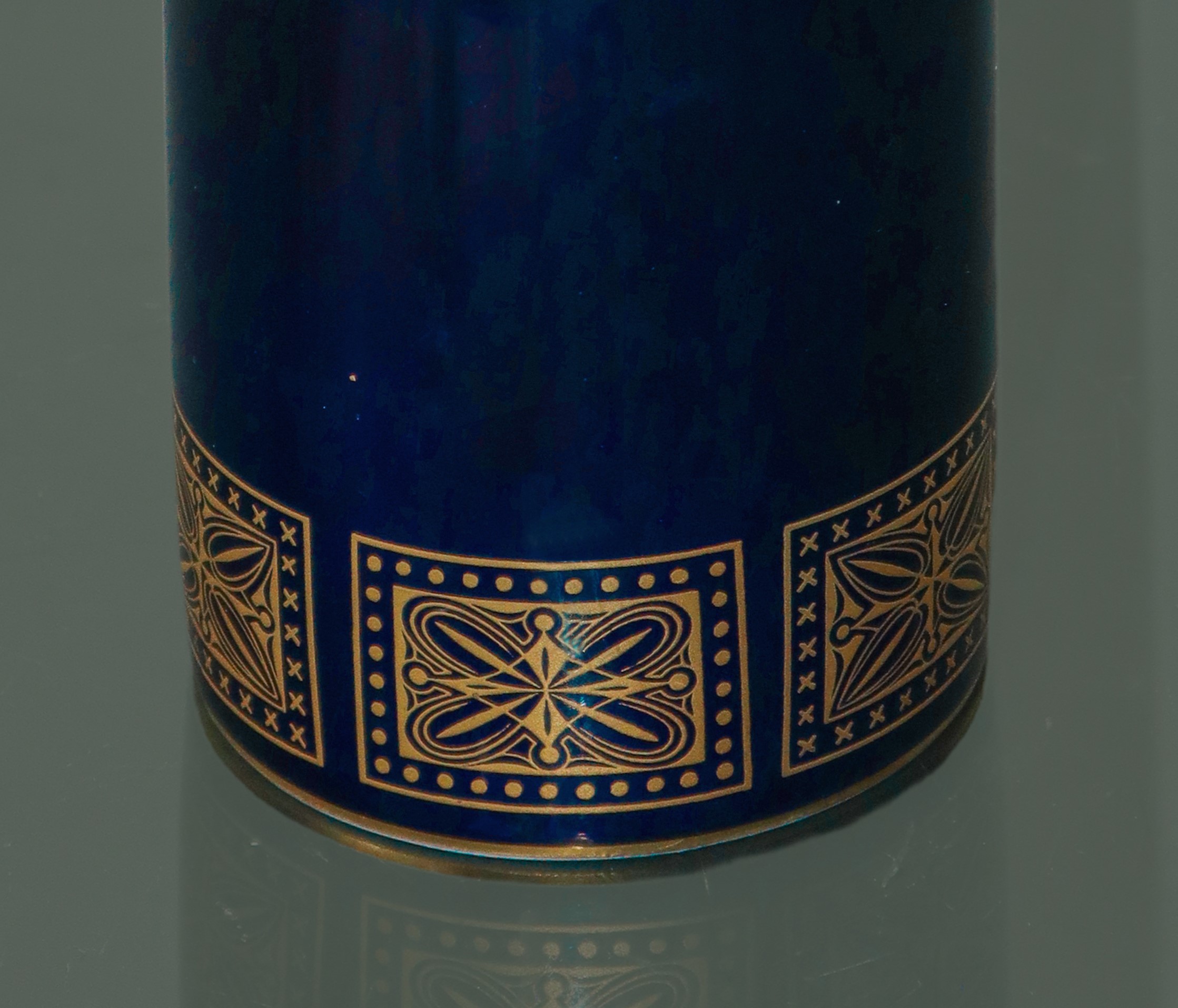 Vaso Kobalt in porcellana blu con decori dorati
