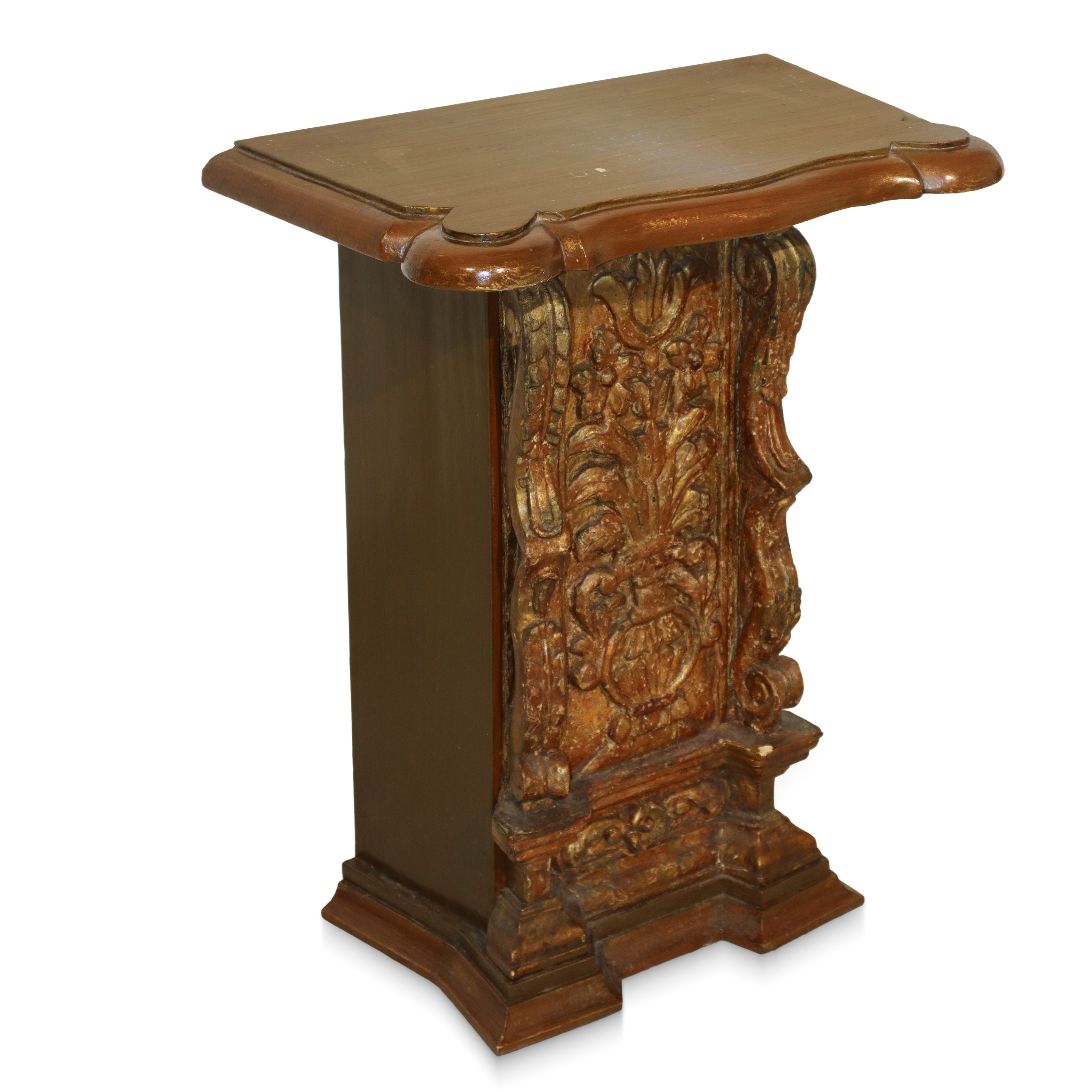 Coppia di Tavolini, Comodini Realizzati con Frammenti Barocchi in Legno Dorato.