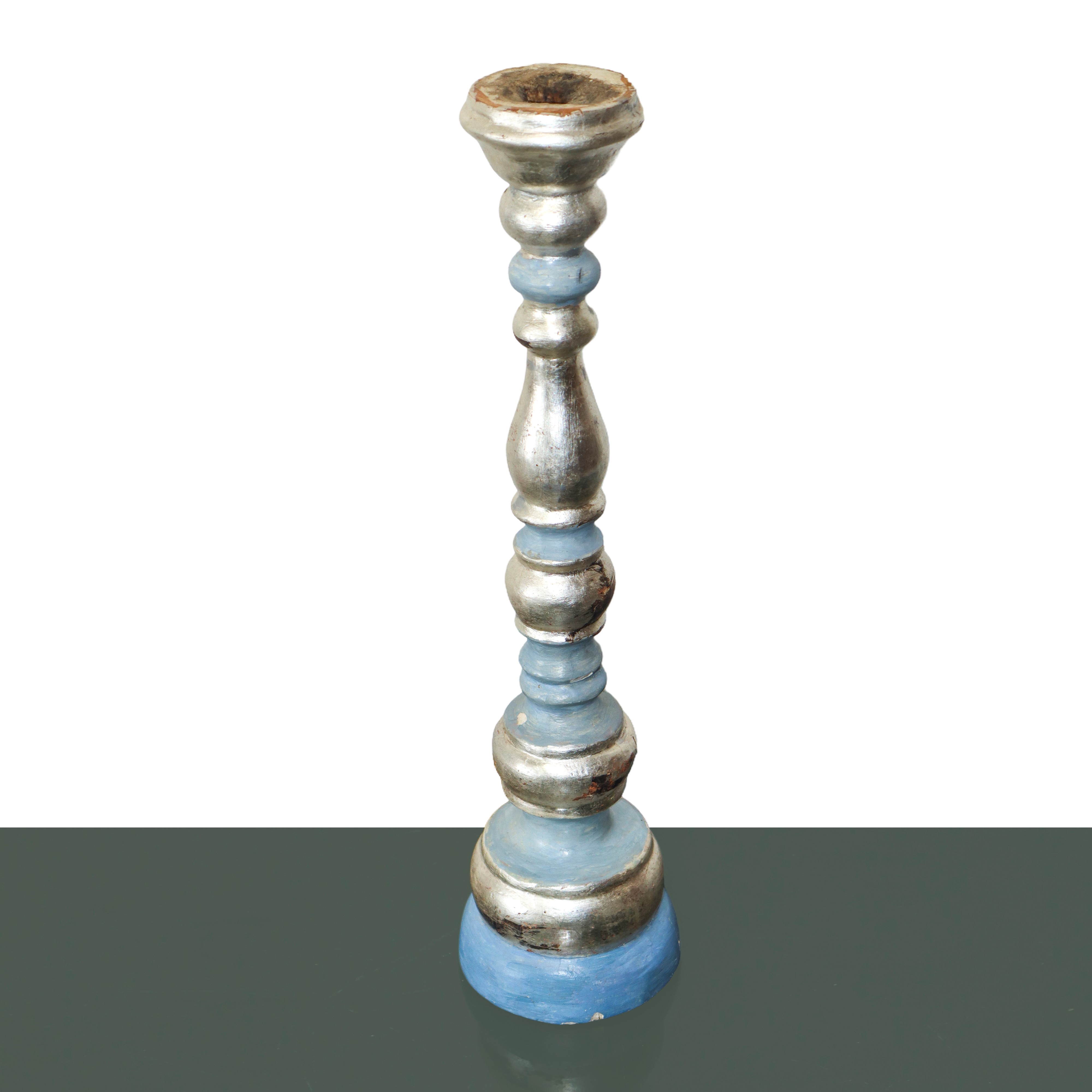 Coppia di Candelieri in Legno Laccato e Argentato